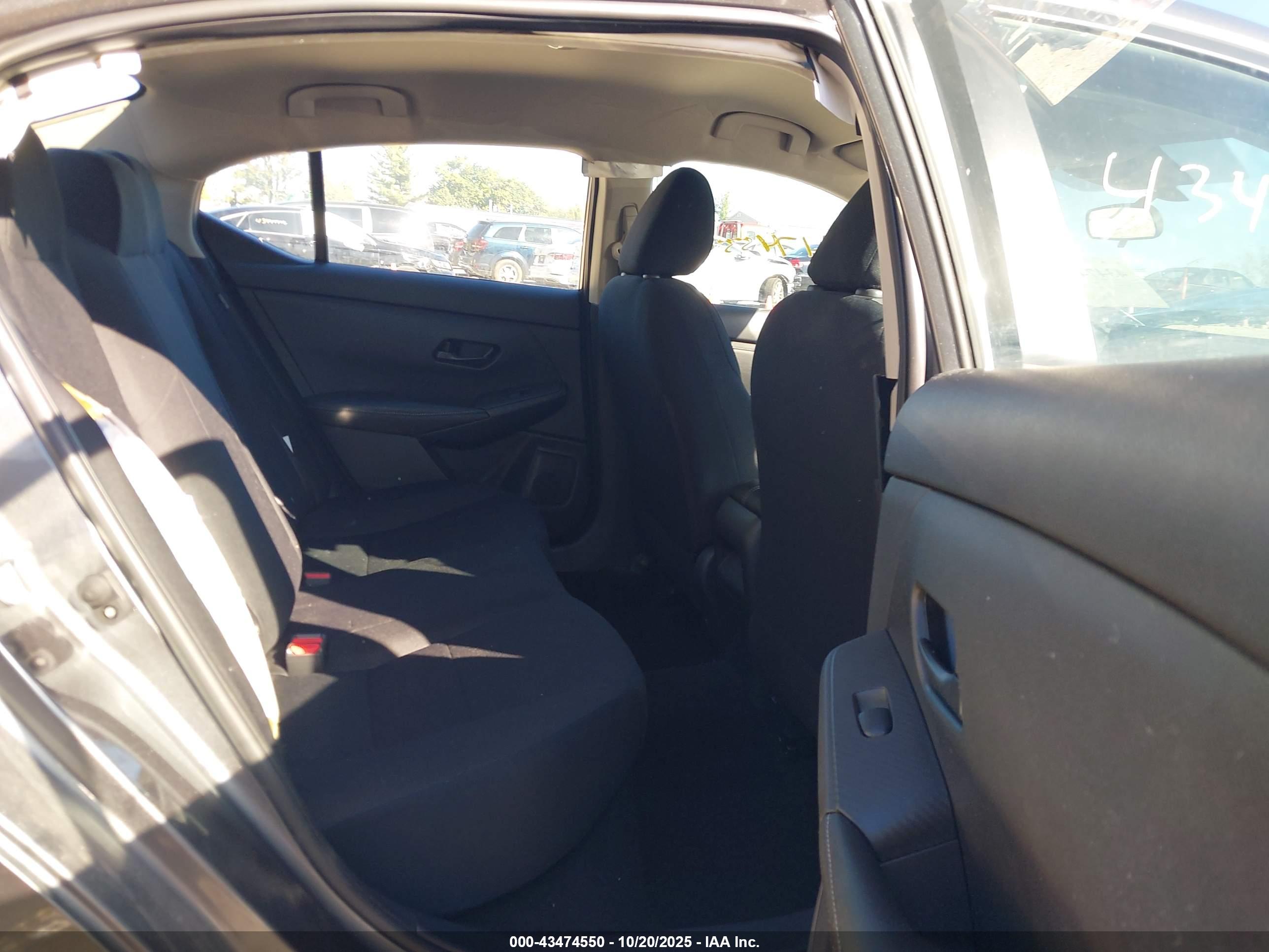 NISSAN SENTRA image 8