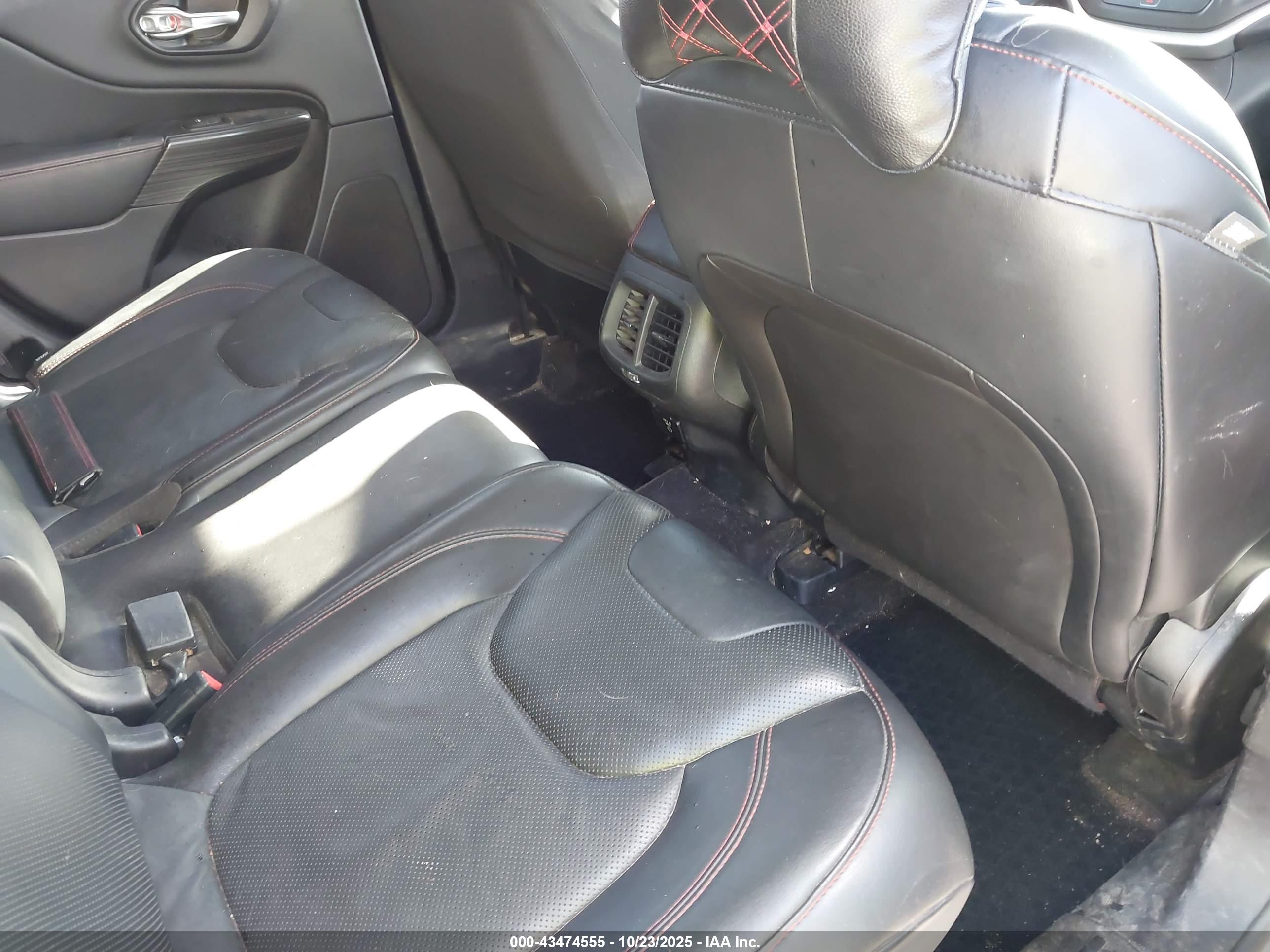 JEEP CHEROKEE image 8