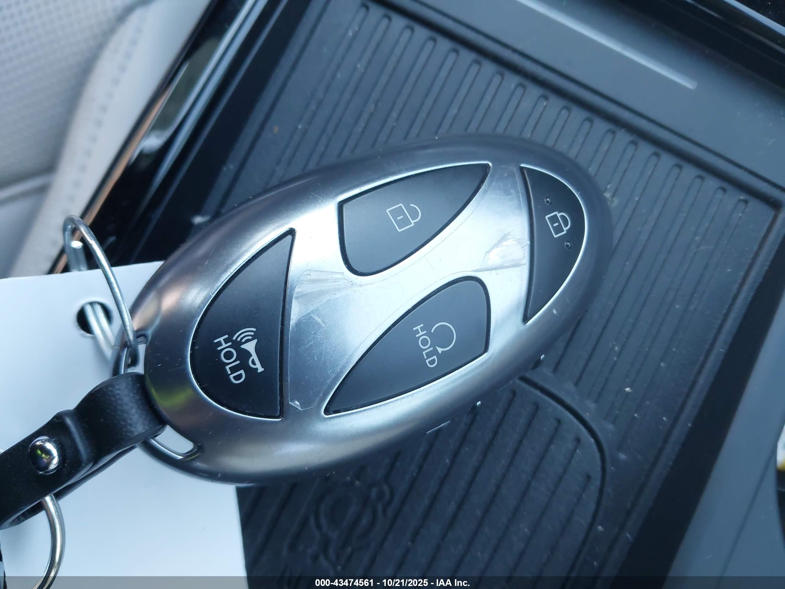 HYUNDAI TUCSON image 11