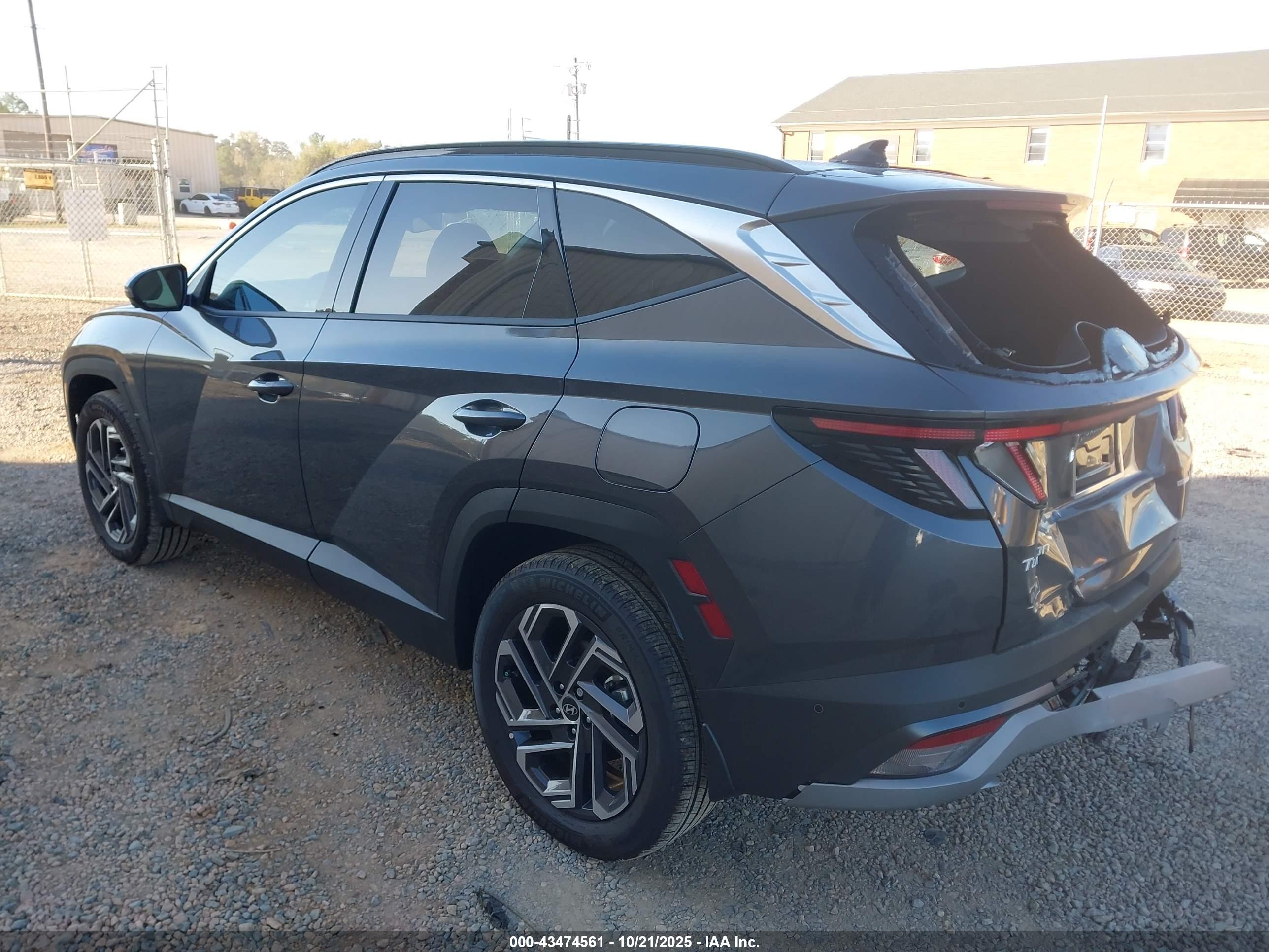 HYUNDAI TUCSON image 3