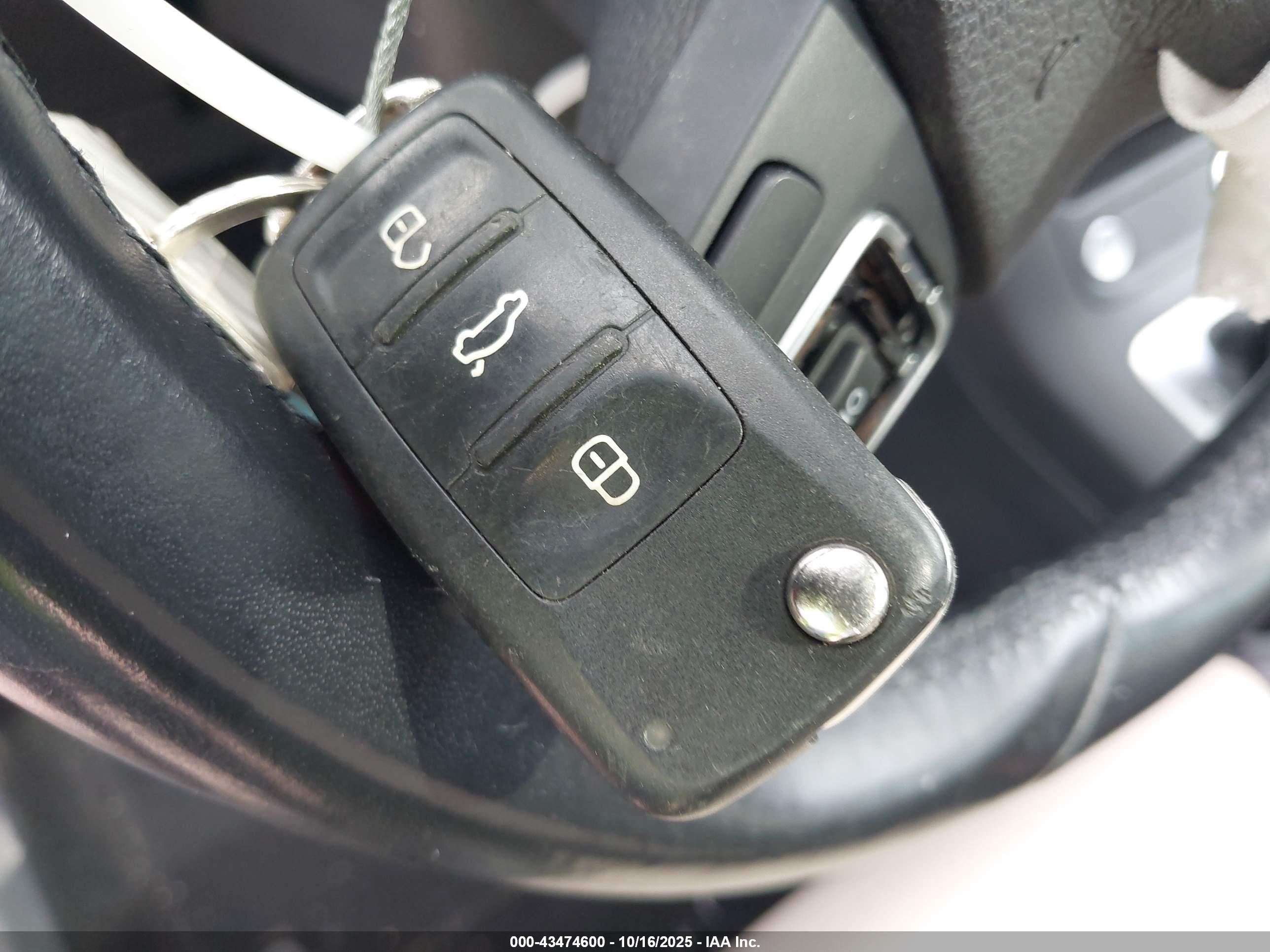 VOLKSWAGEN TIGUAN image 11