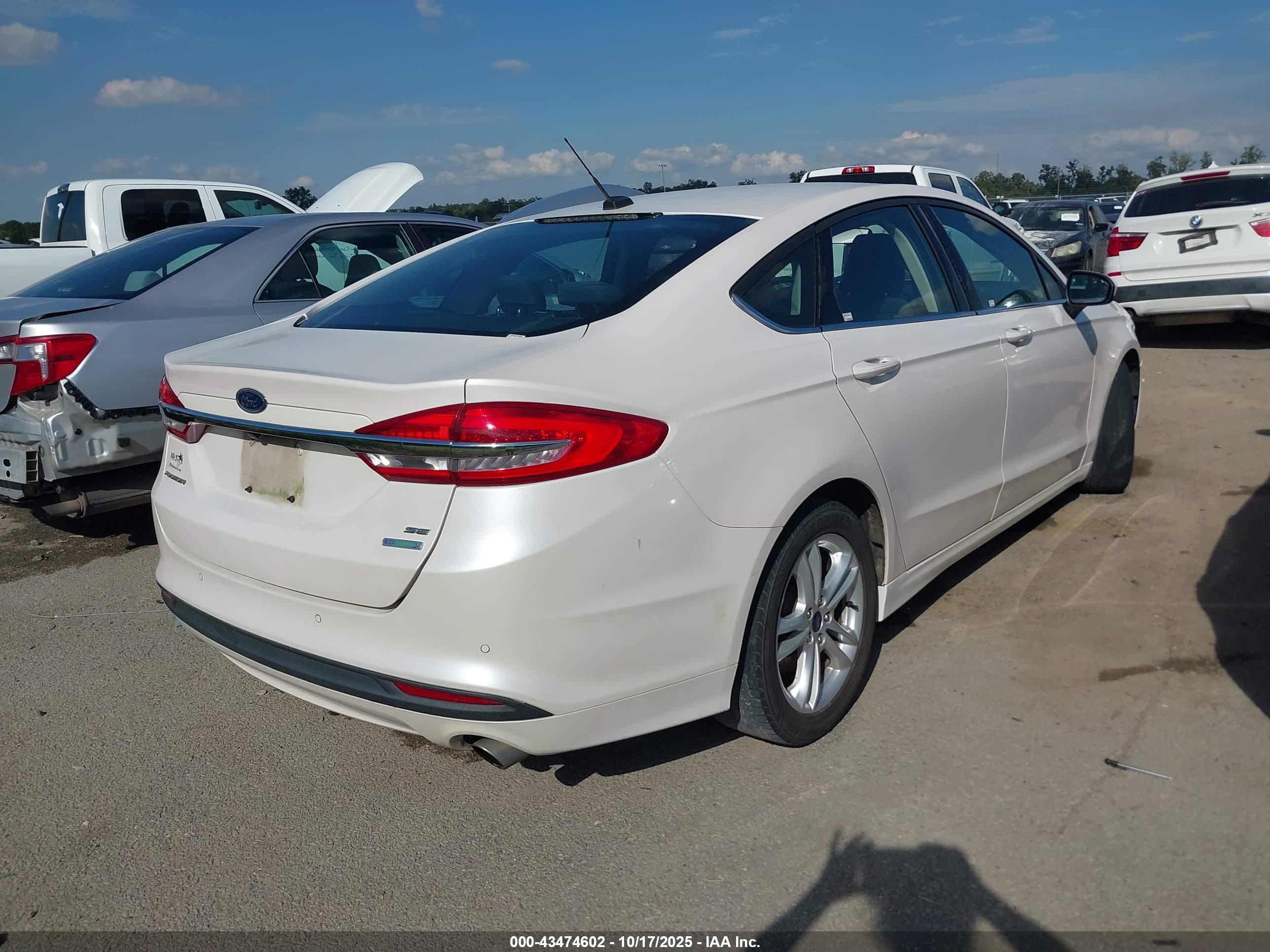 FORD FUSION image 4