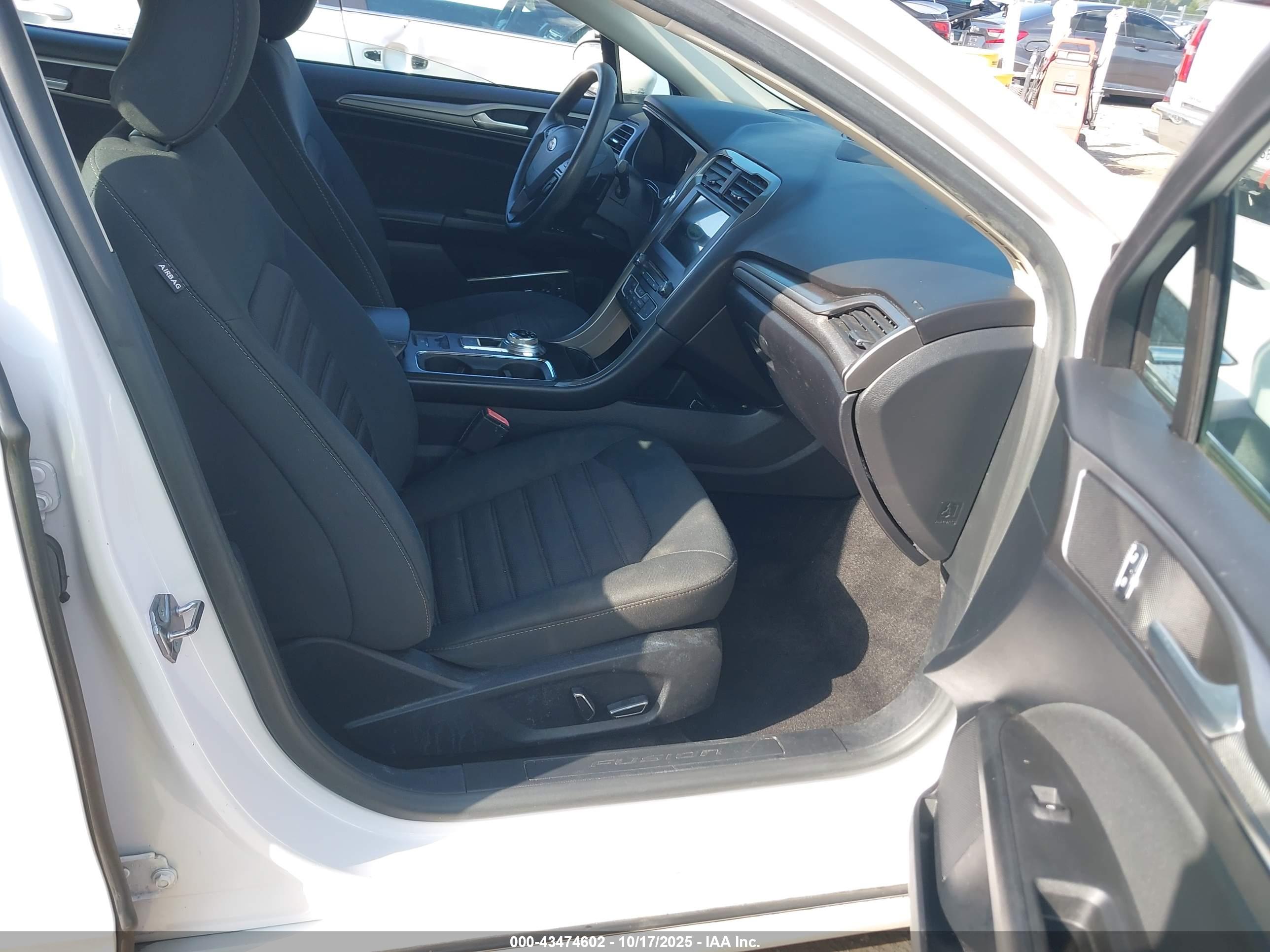 FORD FUSION image 5
