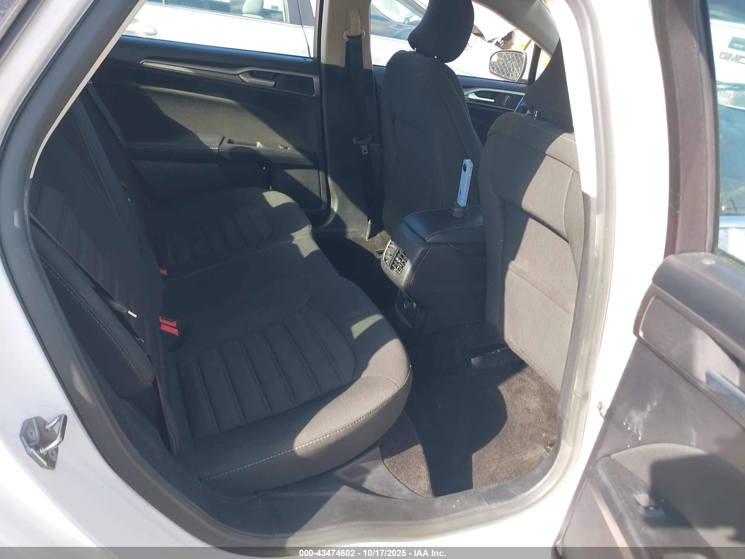 FORD FUSION image 8