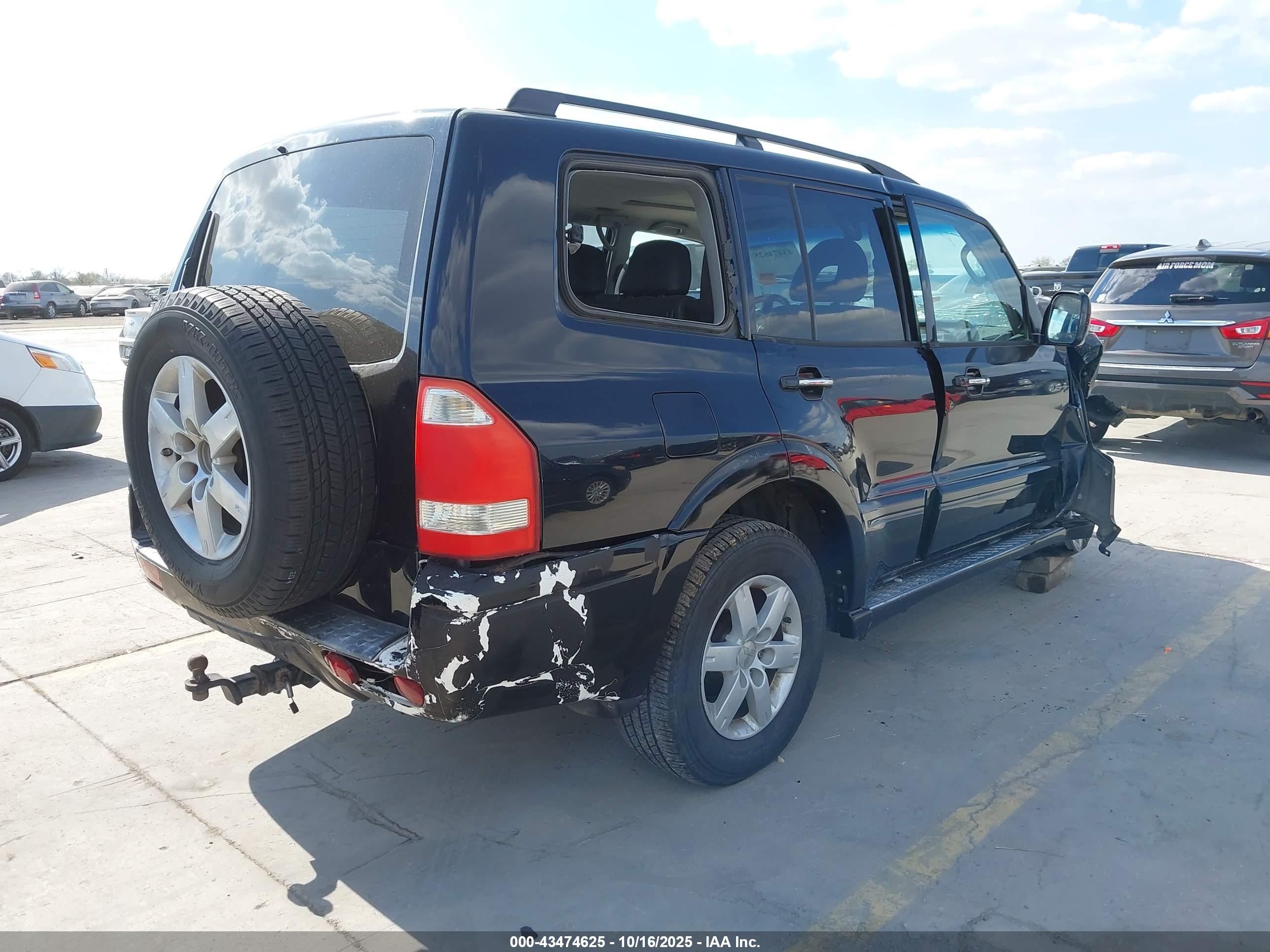 MITSUBISHI MONTERO image 4