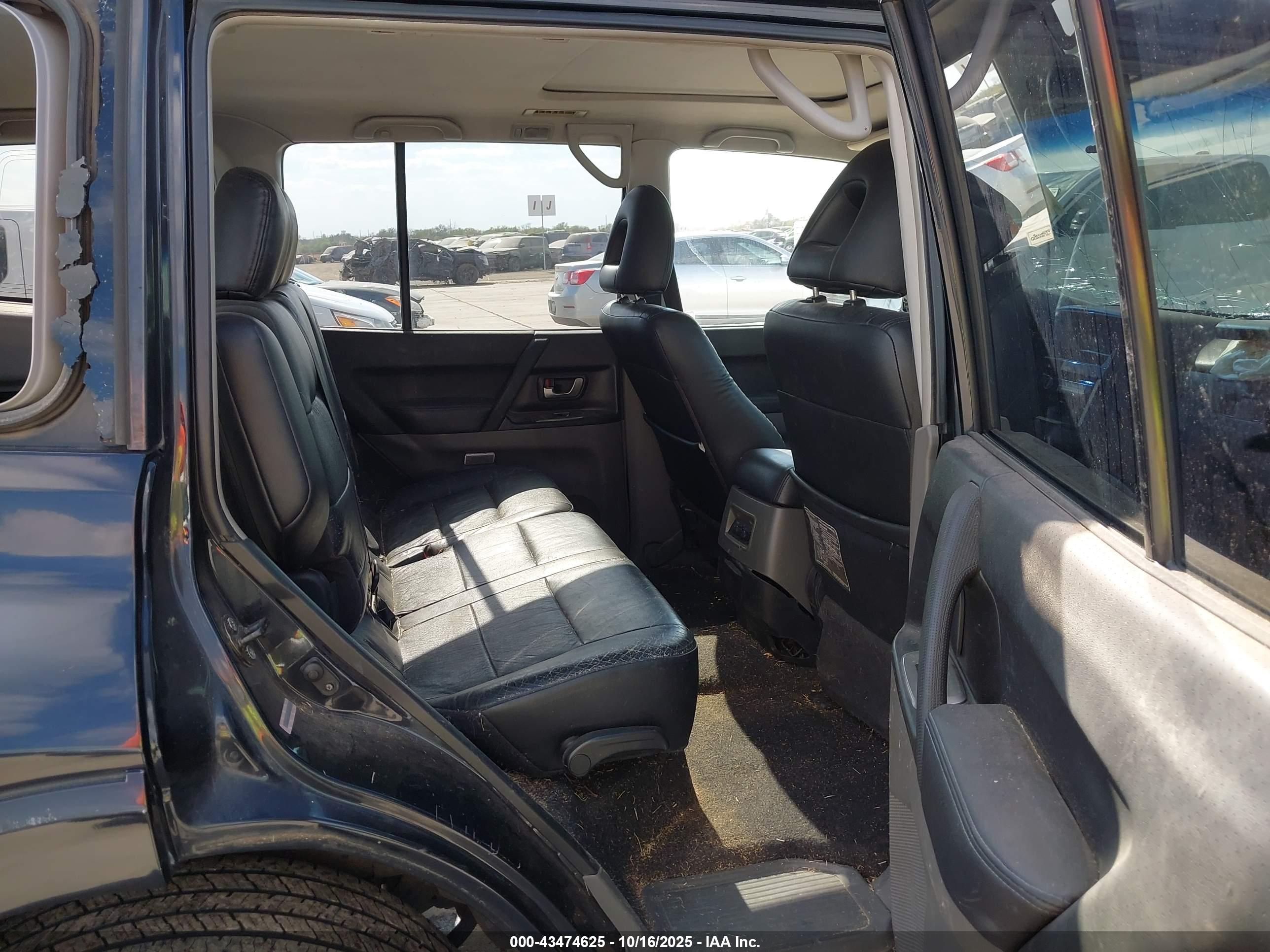 MITSUBISHI MONTERO image 8