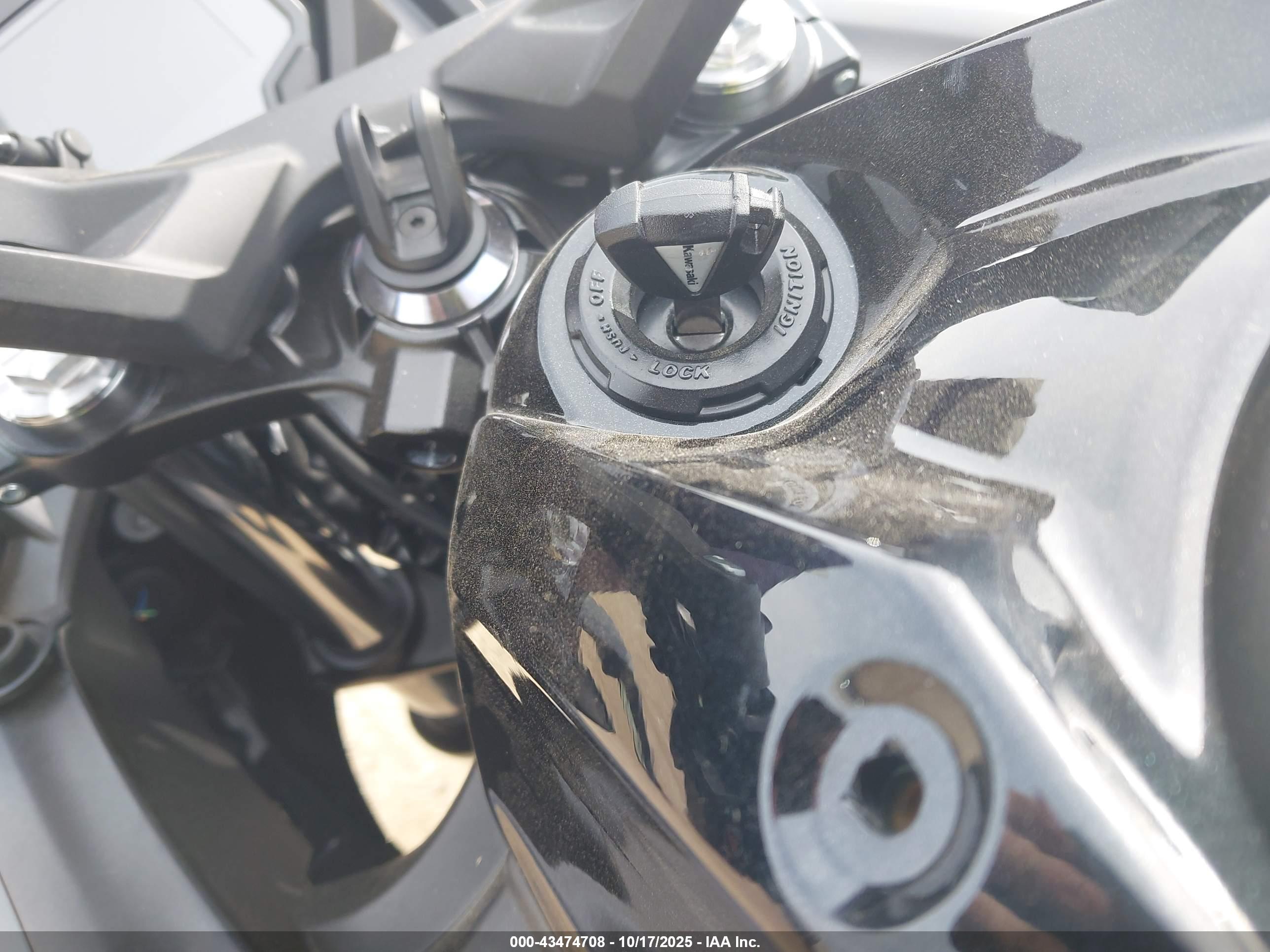 KAWASAKI EX650 image 11