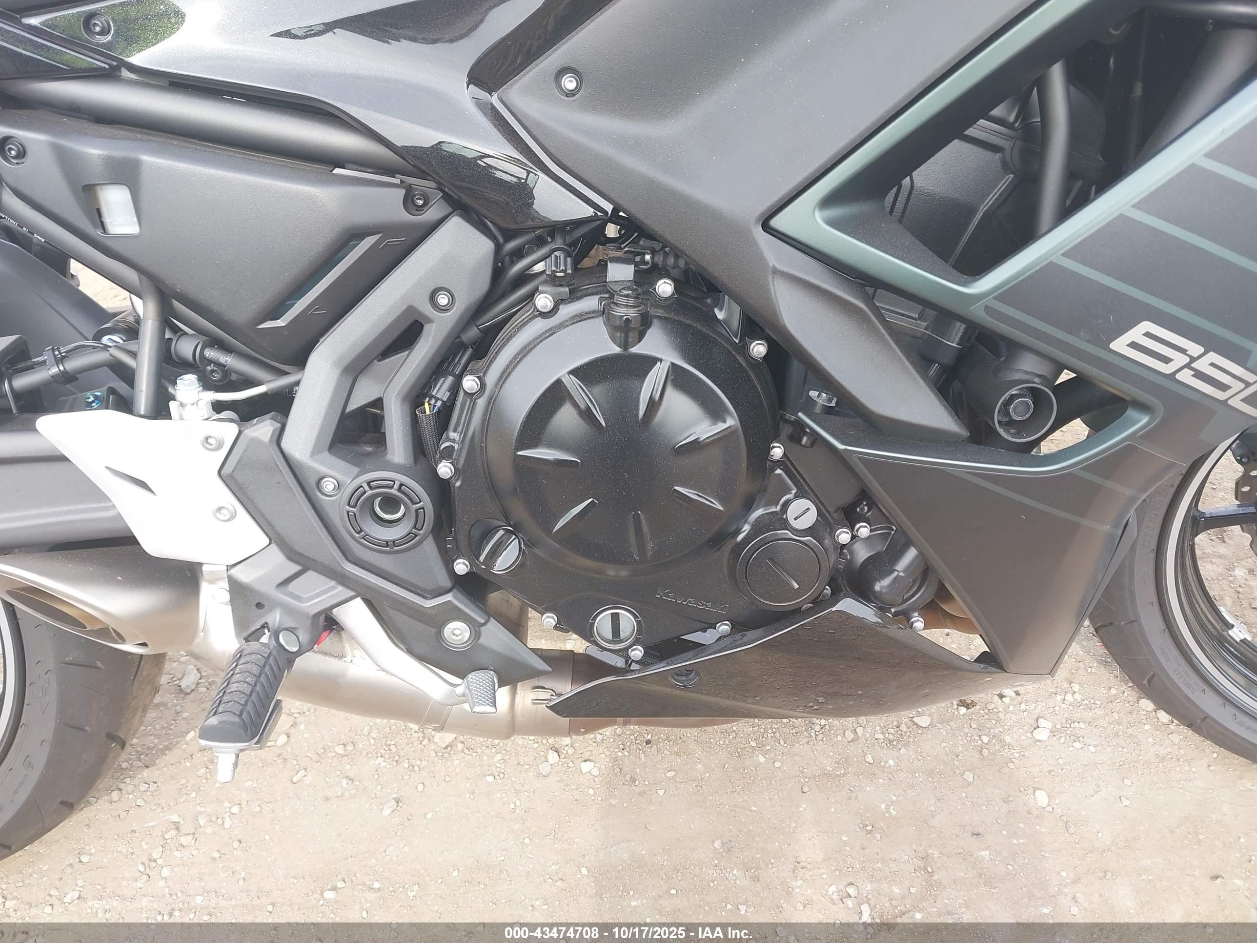 KAWASAKI EX650 image 8