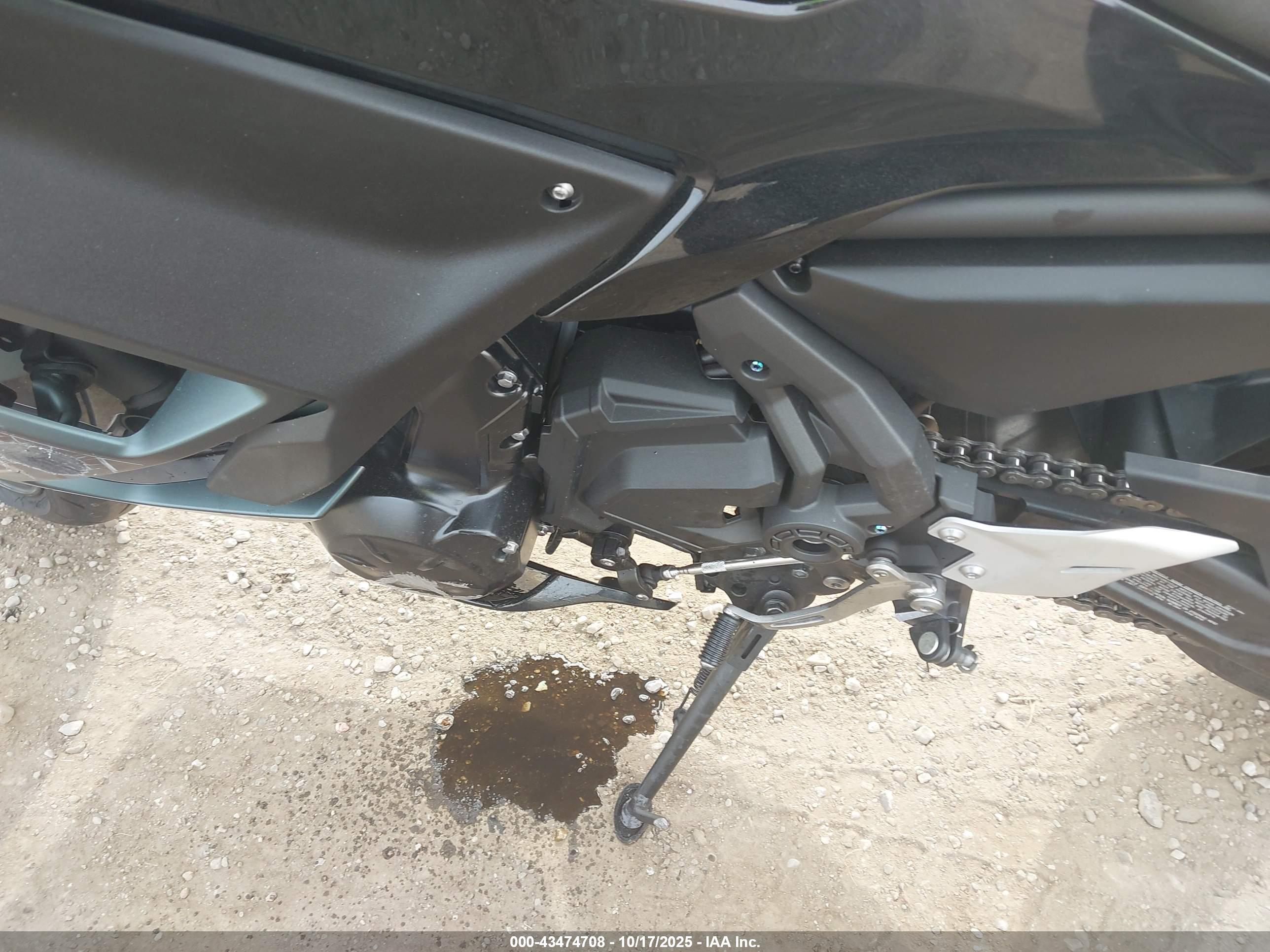 KAWASAKI EX650 image 9