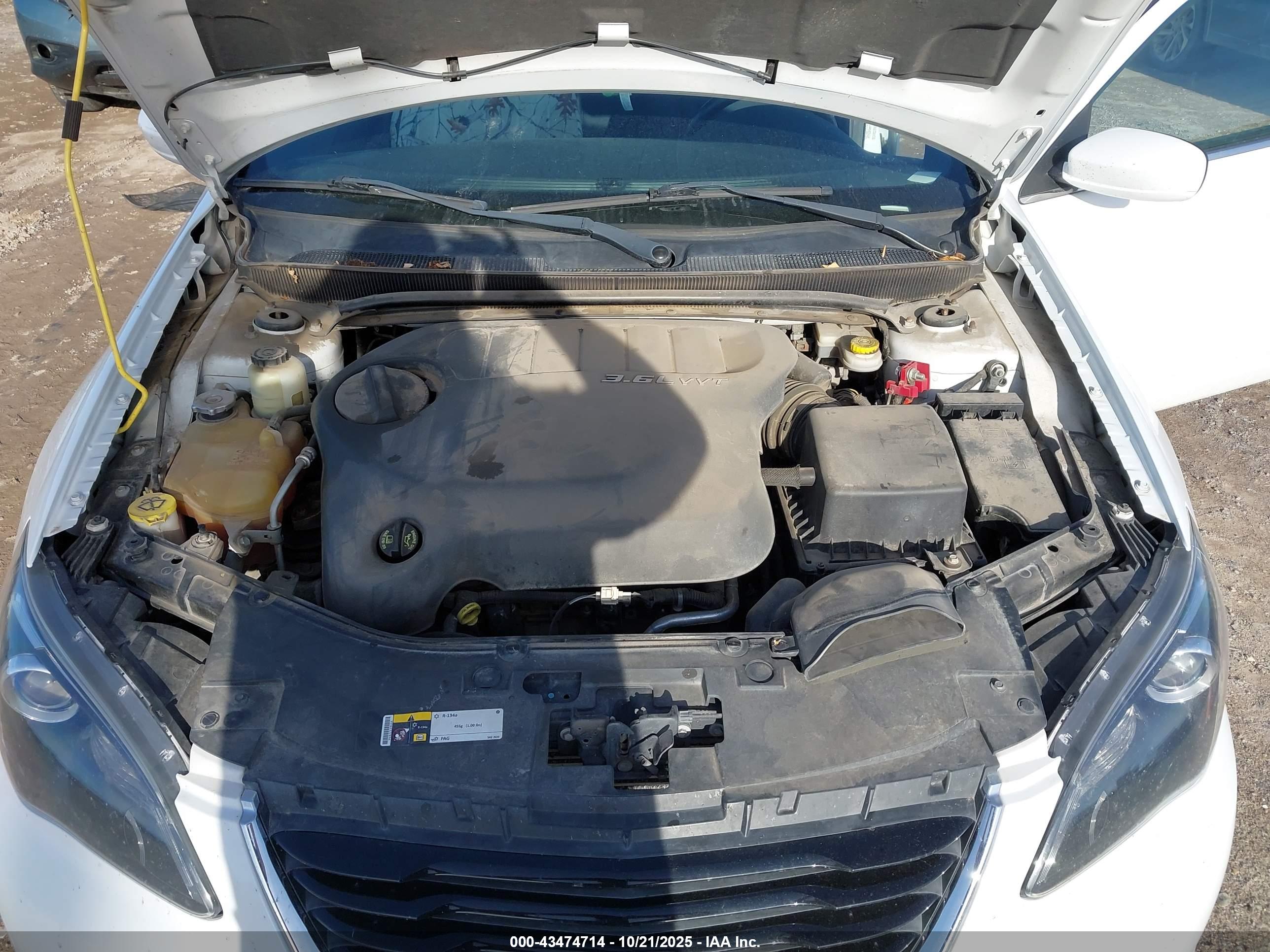 CHRYSLER 200 image 10