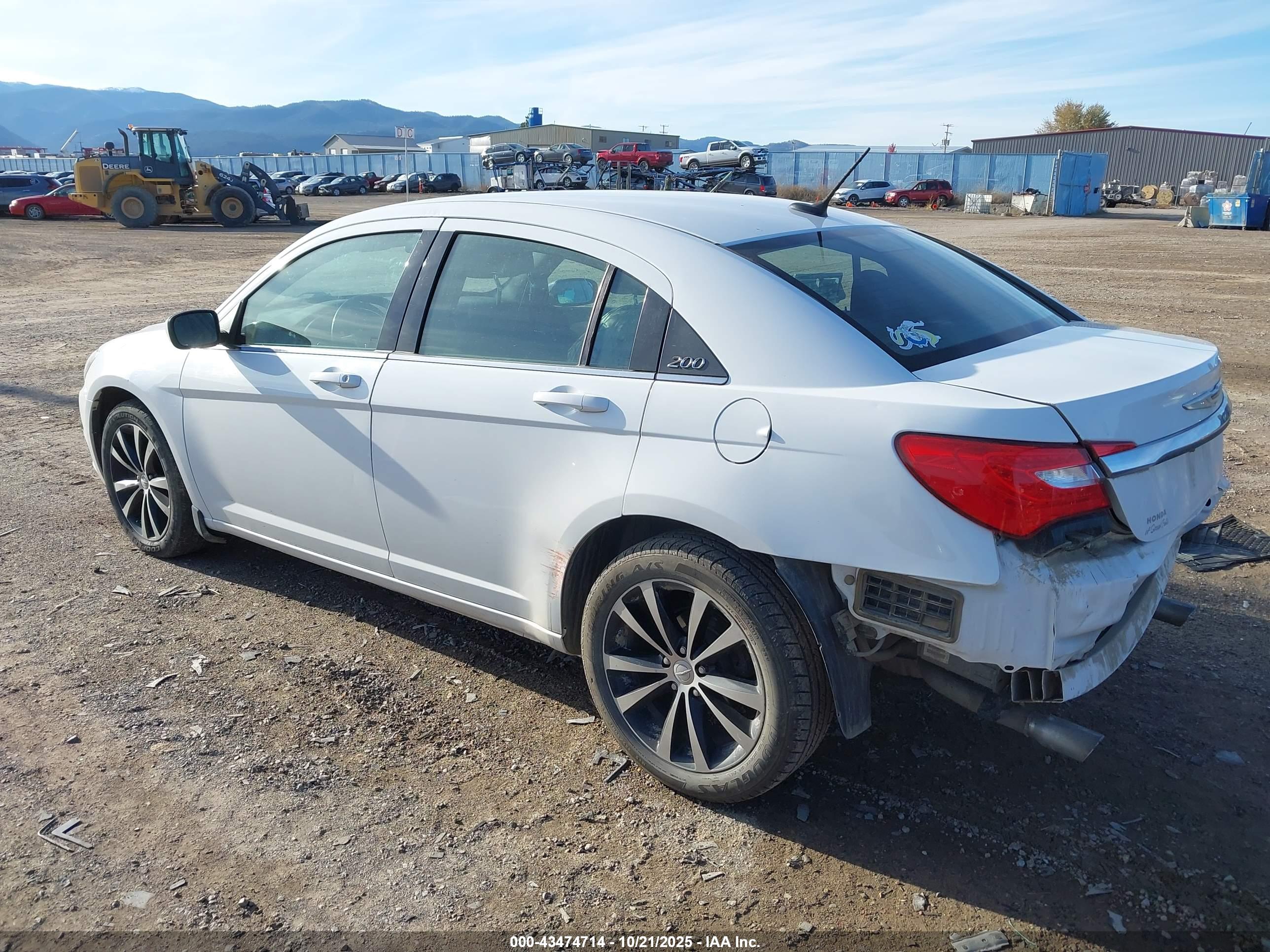 CHRYSLER 200 image 3