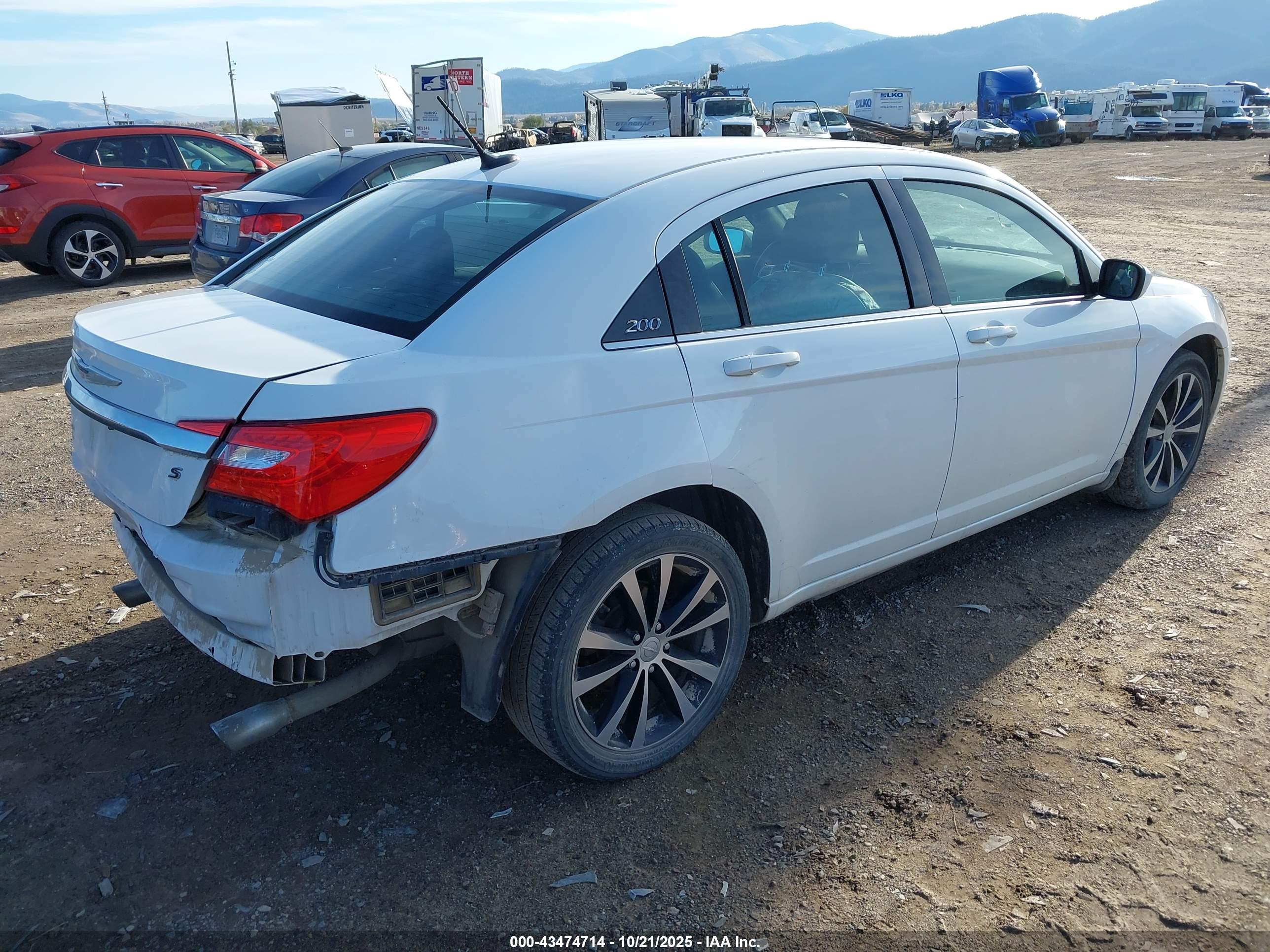 CHRYSLER 200 image 4