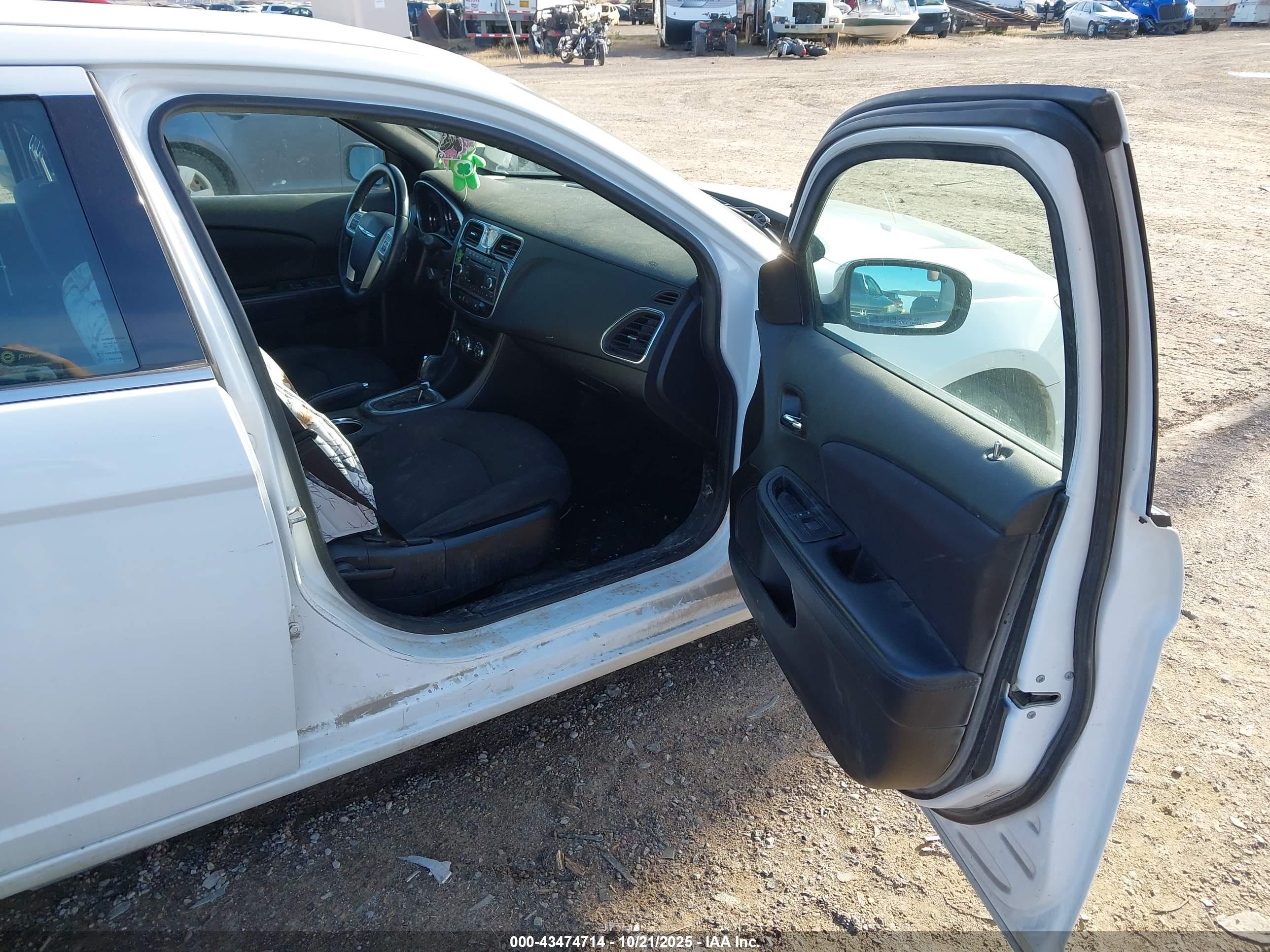 CHRYSLER 200 image 5