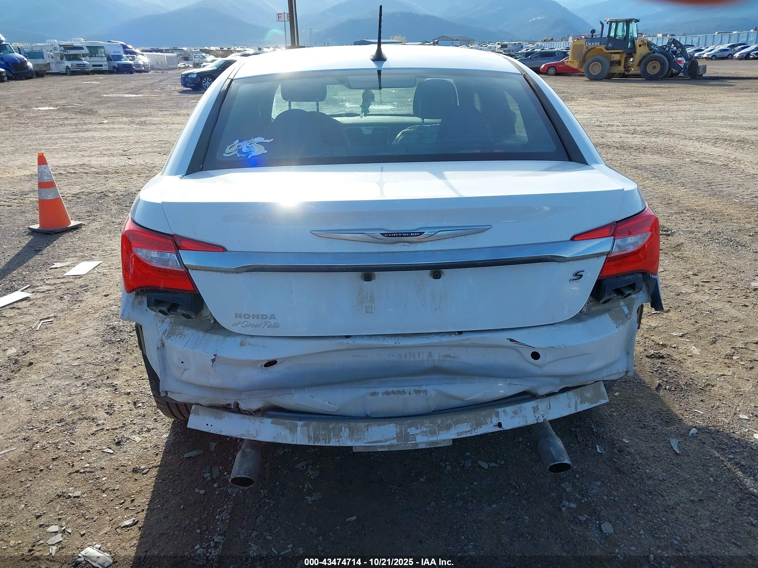 CHRYSLER 200 image 6