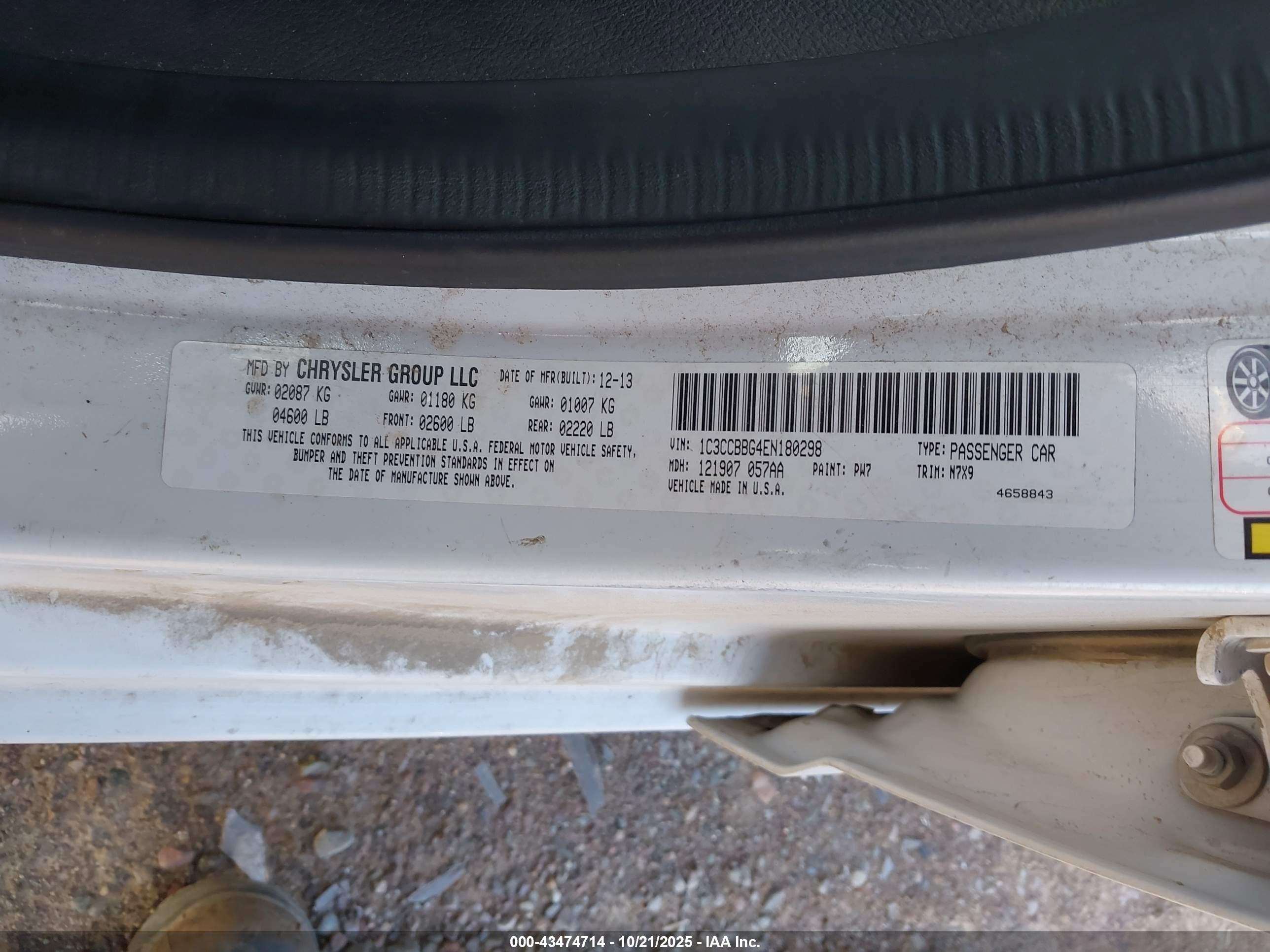 CHRYSLER 200 image 9