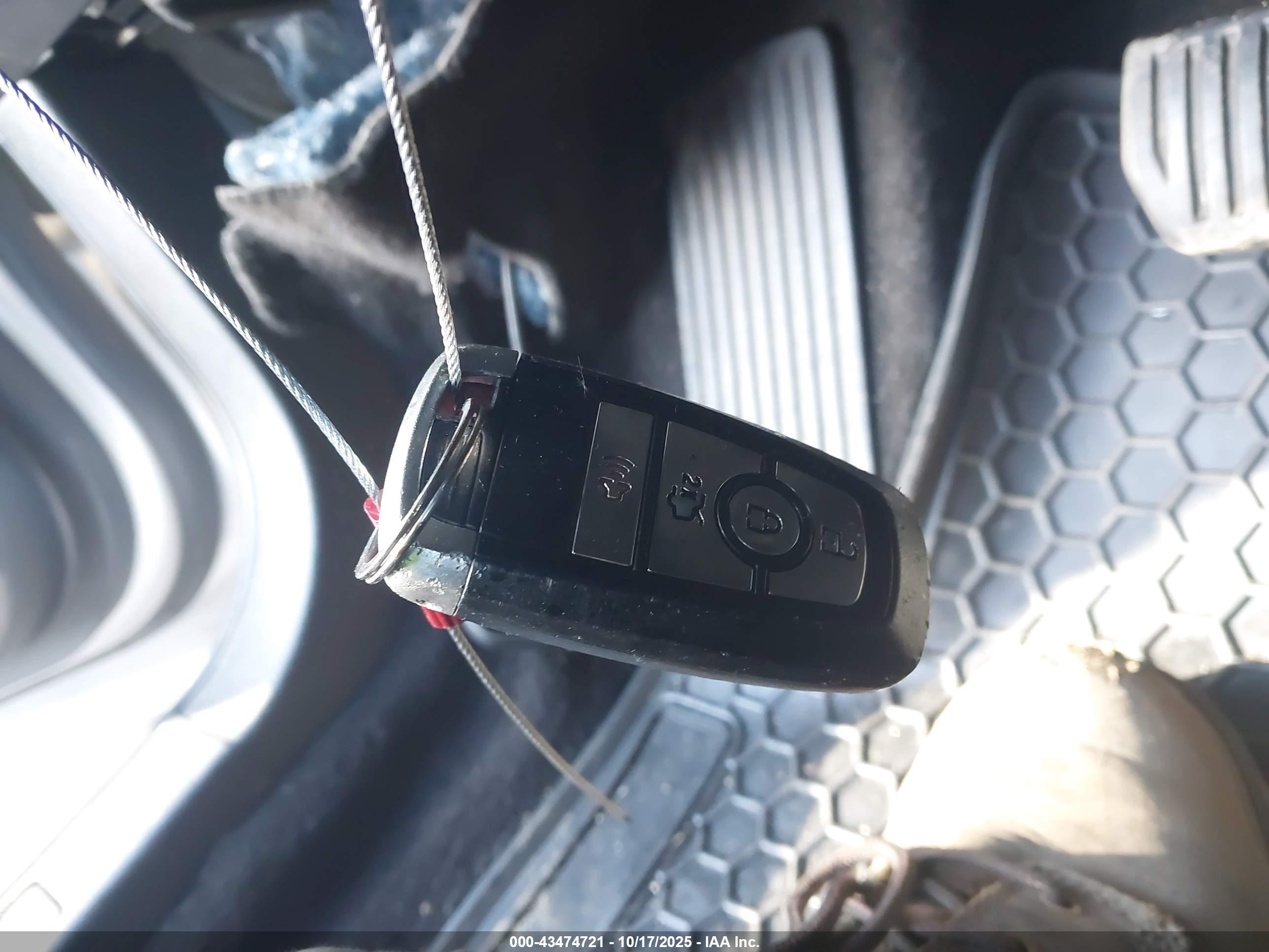 FORD FUSION image 11