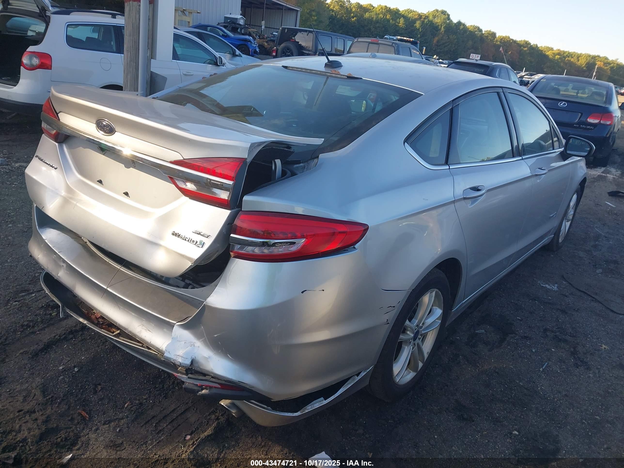FORD FUSION image 4