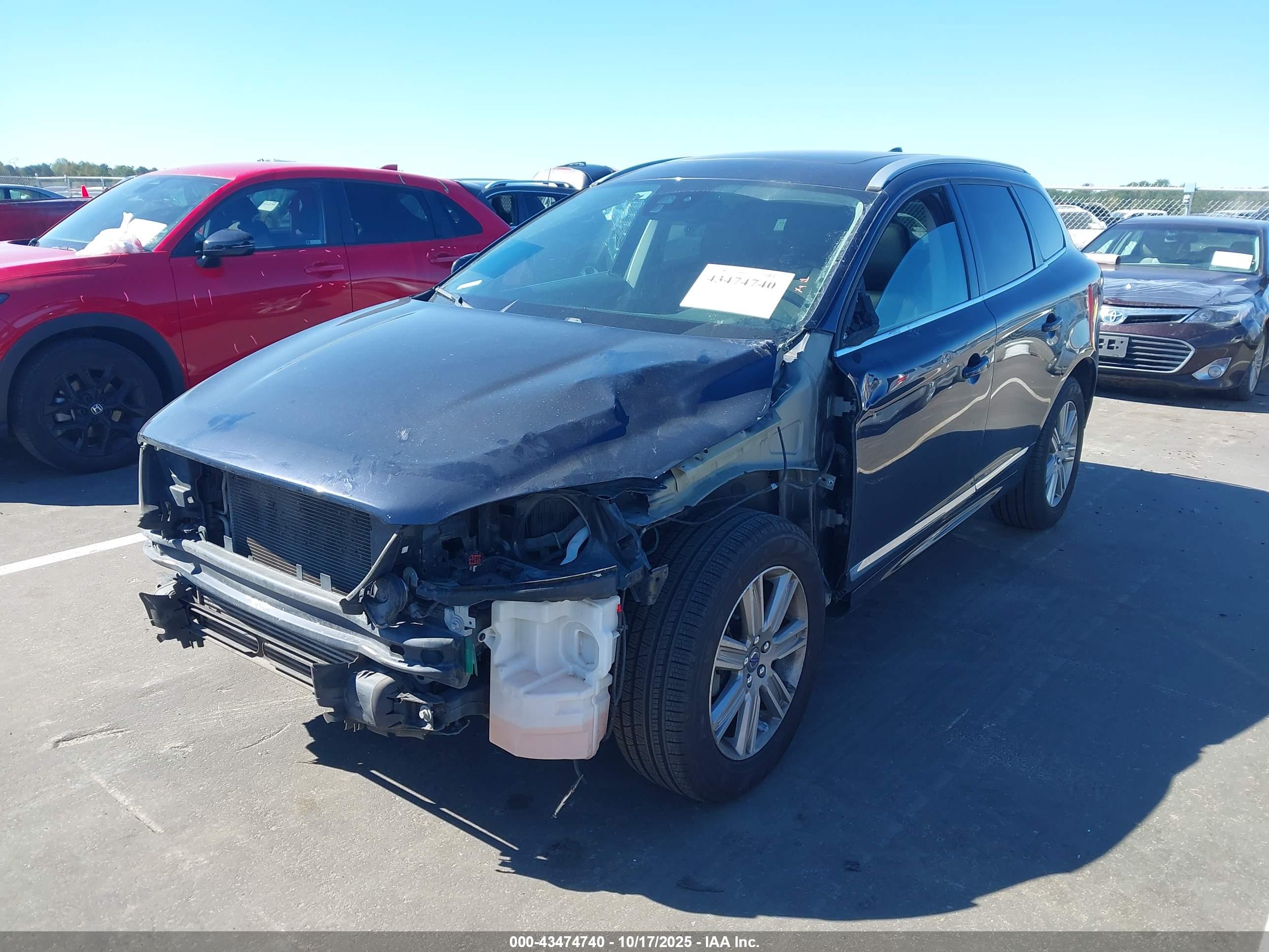 VOLVO XC60 image 2