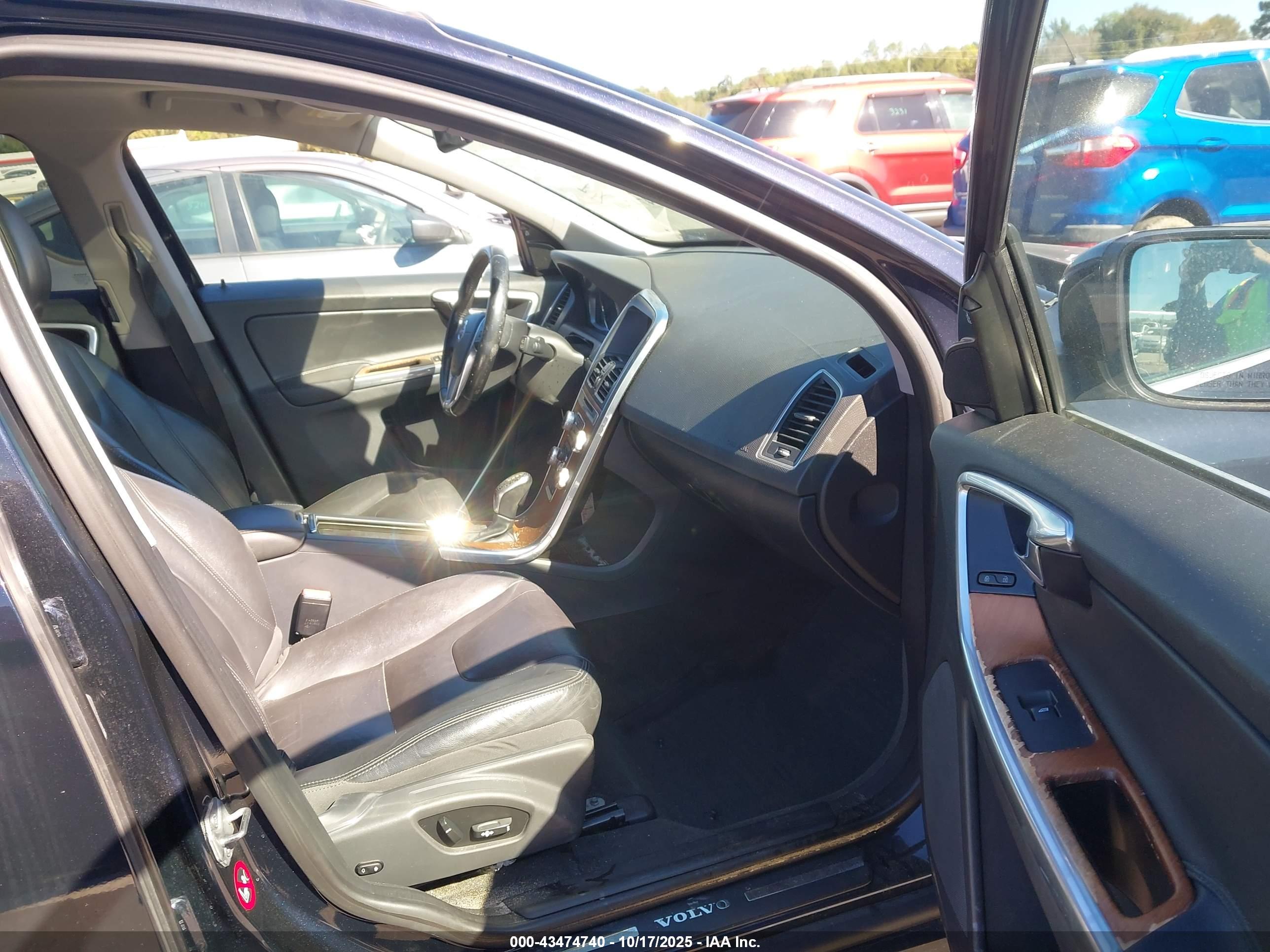 VOLVO XC60 image 5