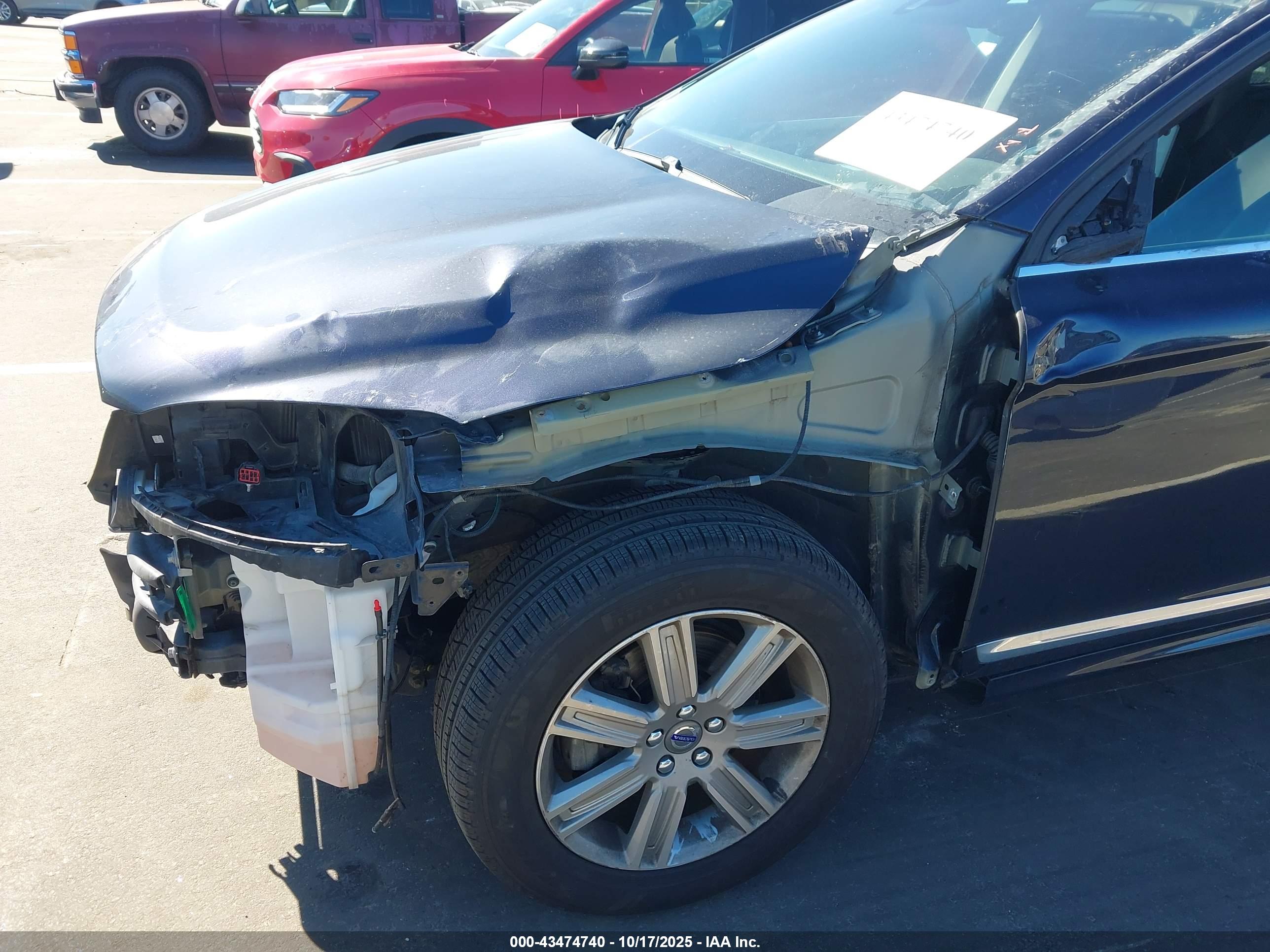 VOLVO XC60 image 6