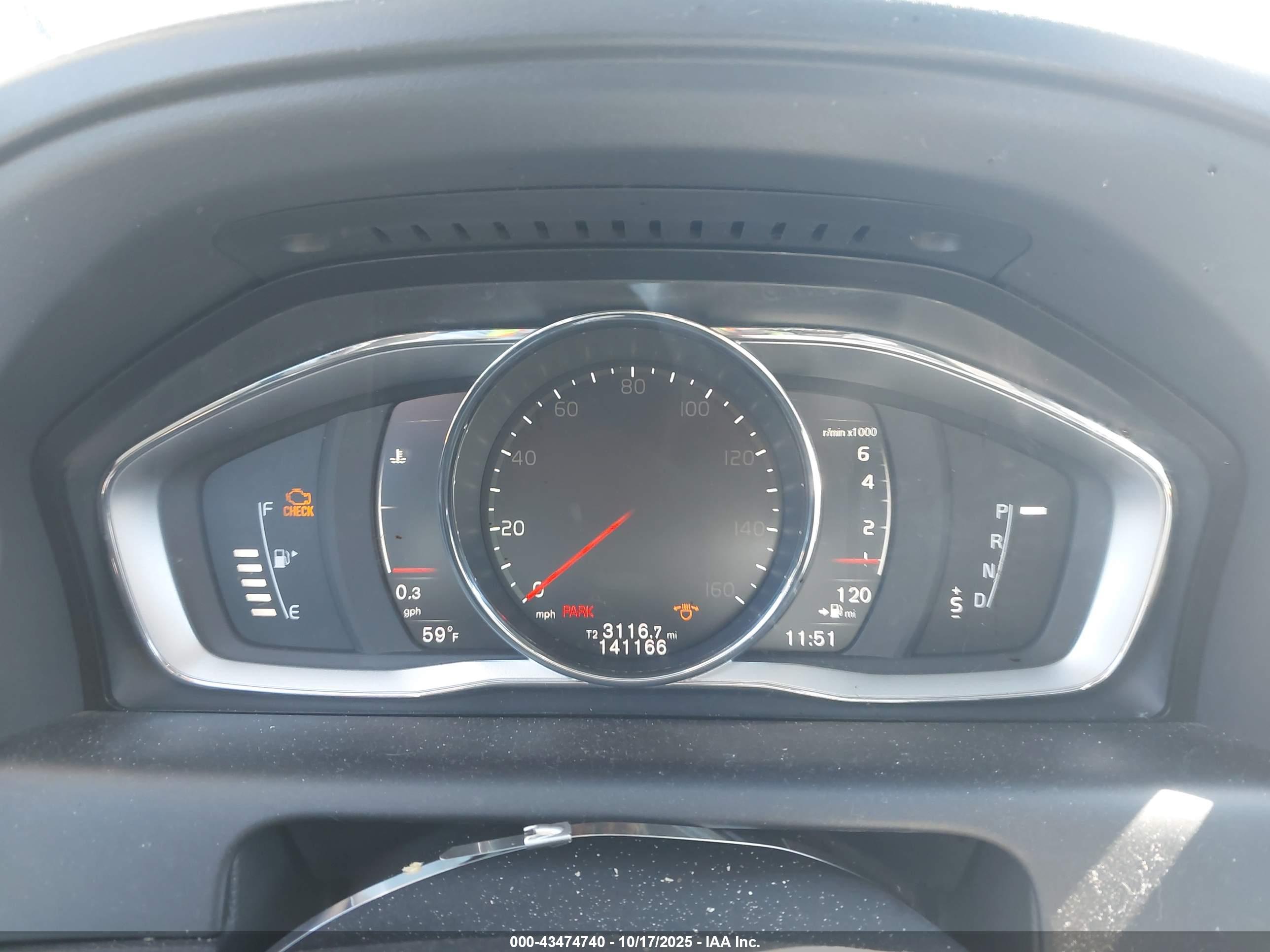VOLVO XC60 image 7