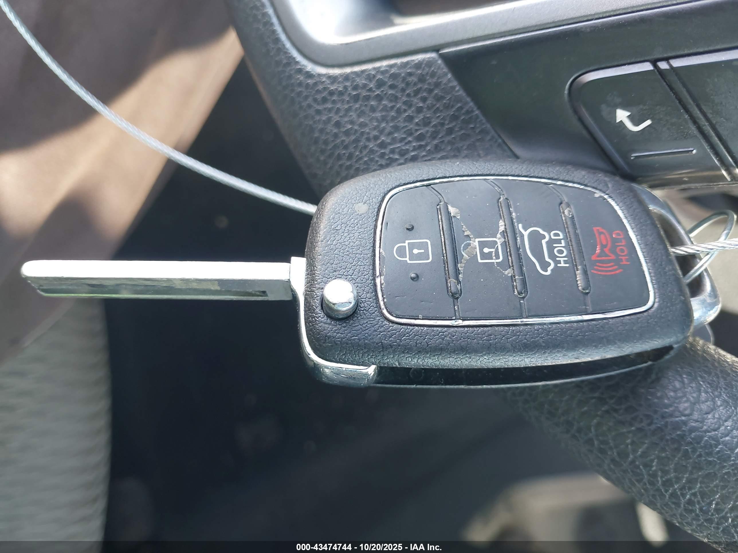 HYUNDAI SANTA image 11
