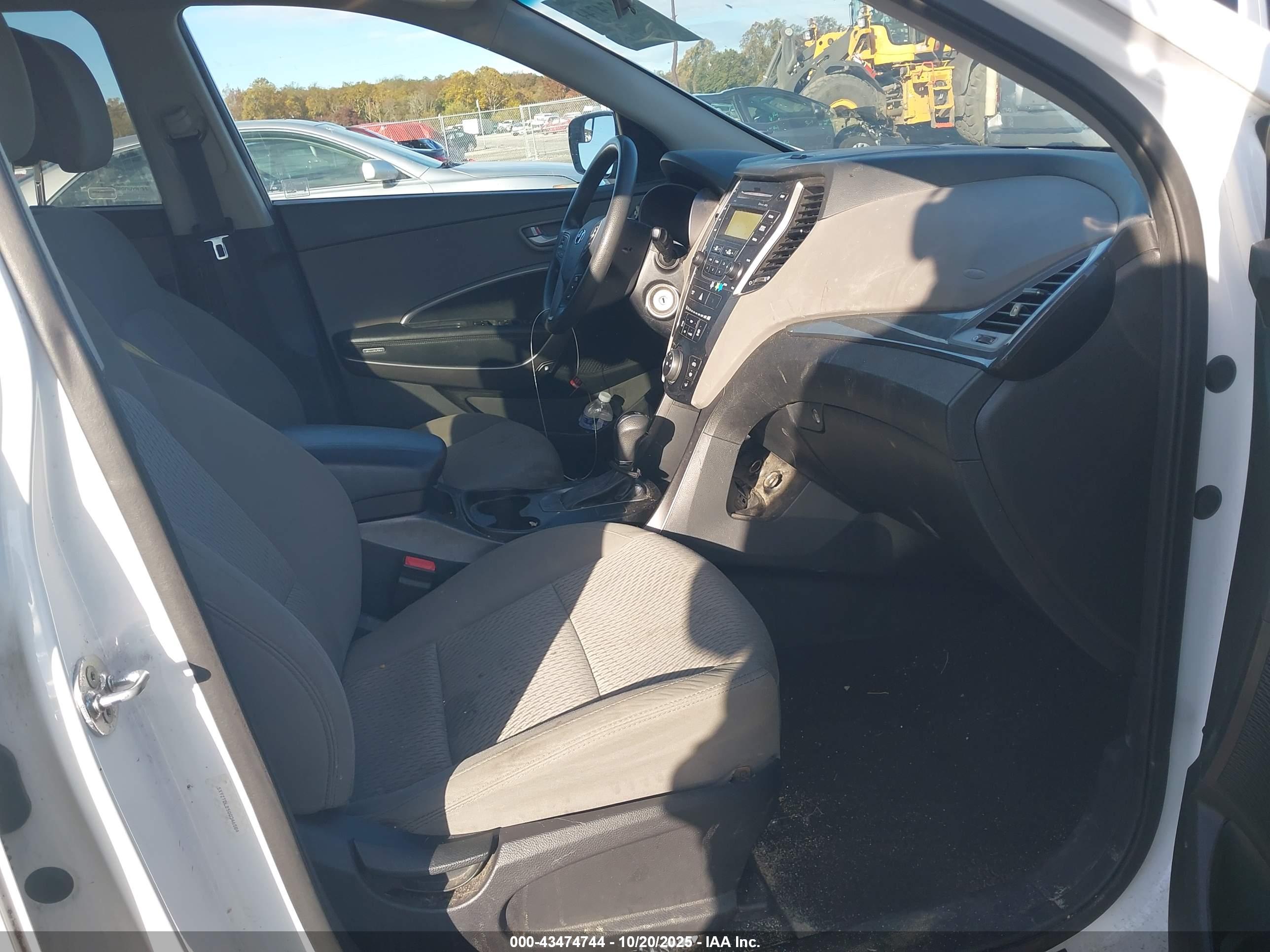 HYUNDAI SANTA image 5