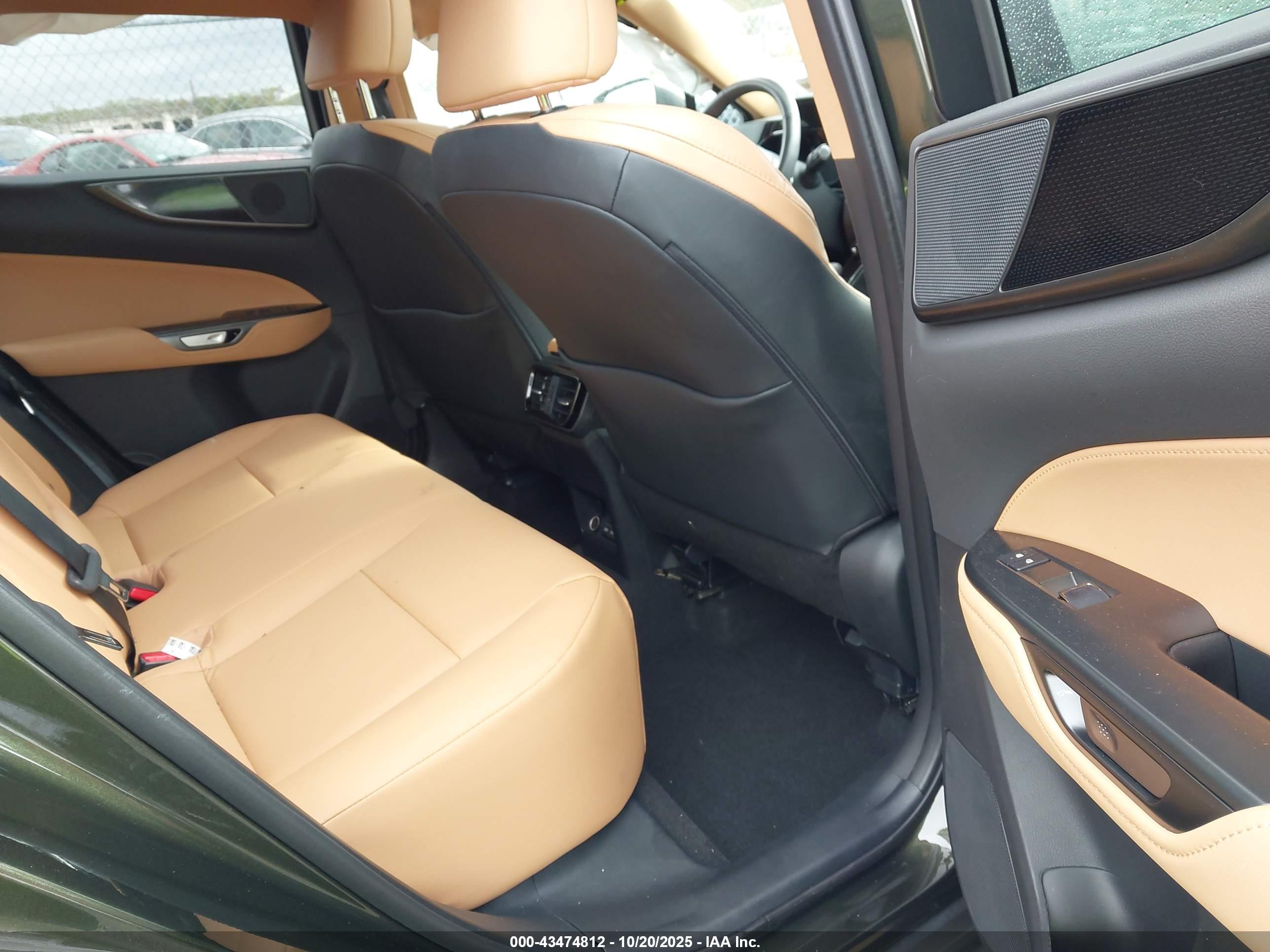 LEXUS NX image 8