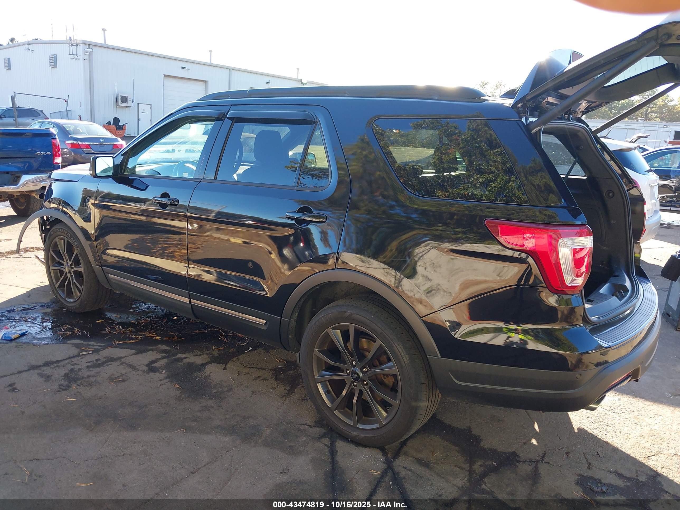 FORD EXPLORER image 3