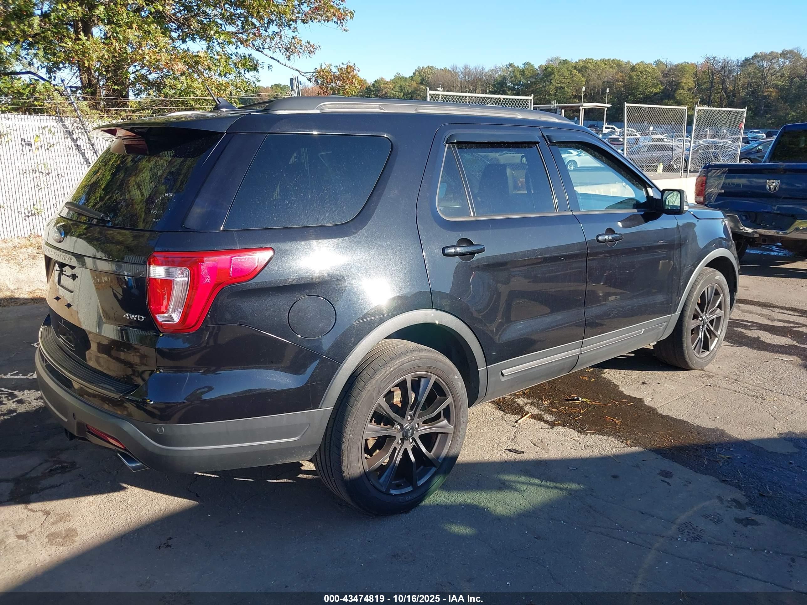 FORD EXPLORER image 4