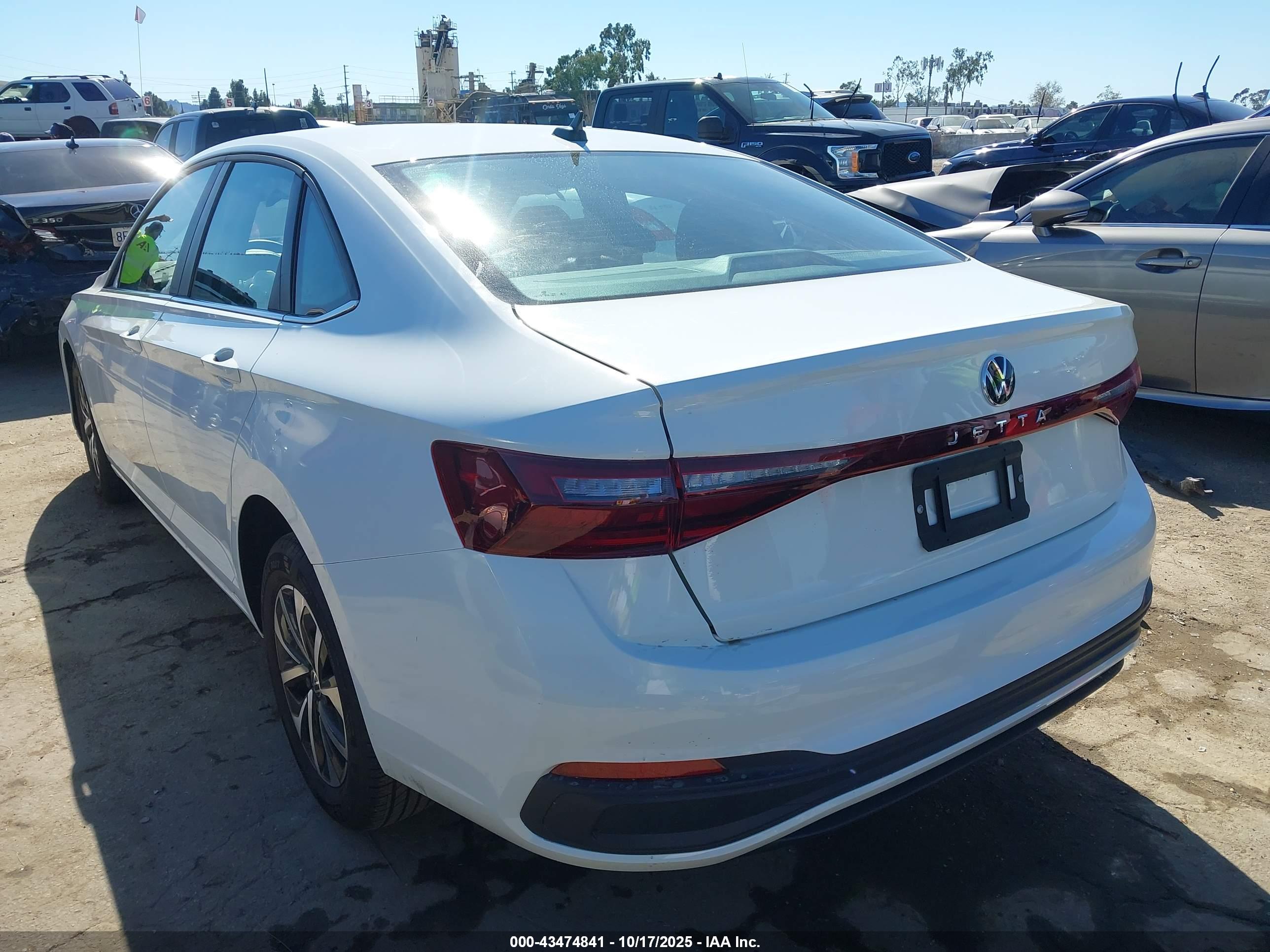 VOLKSWAGEN JETTA image 3