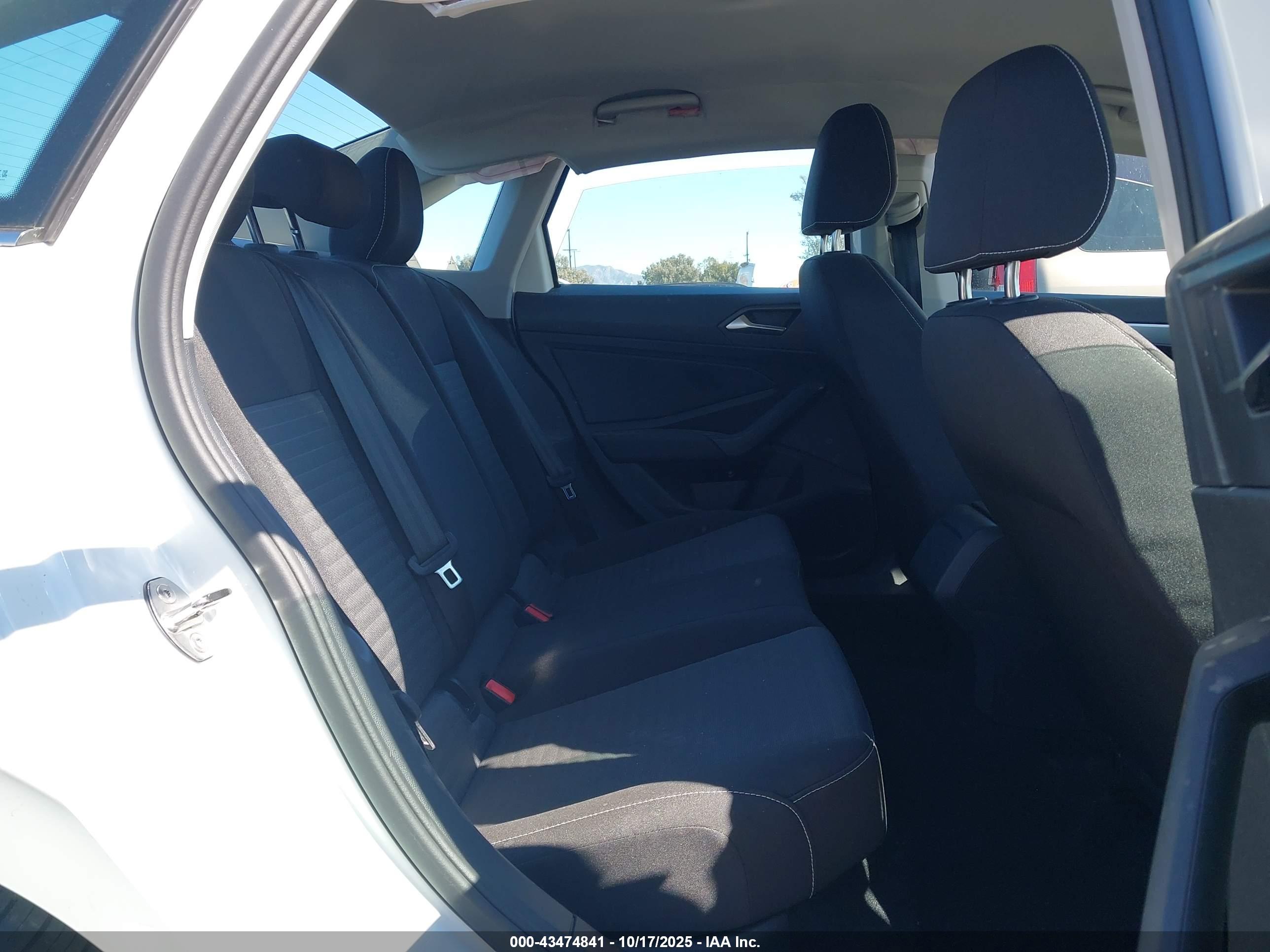 VOLKSWAGEN JETTA image 8
