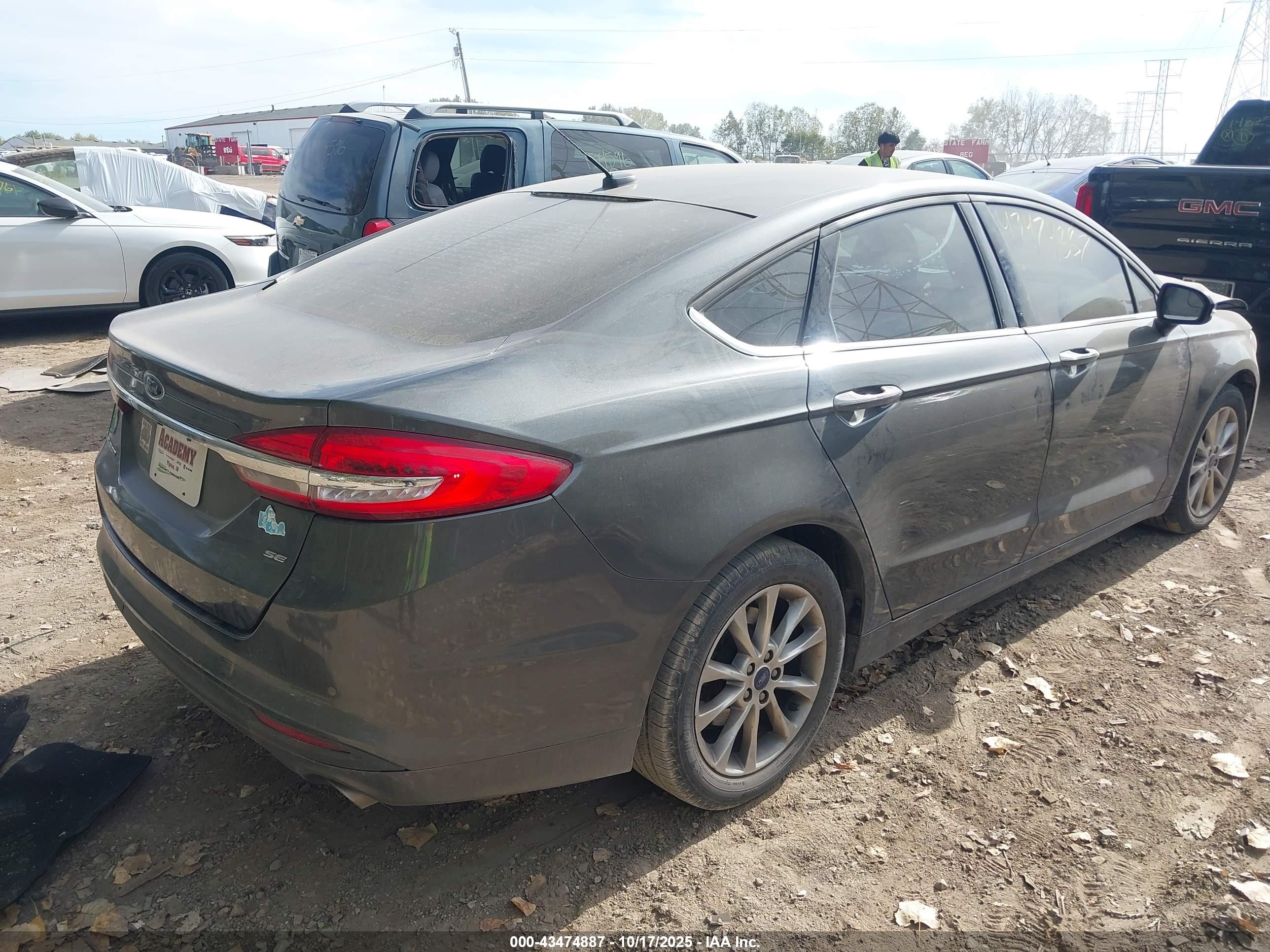 FORD FUSION image 4