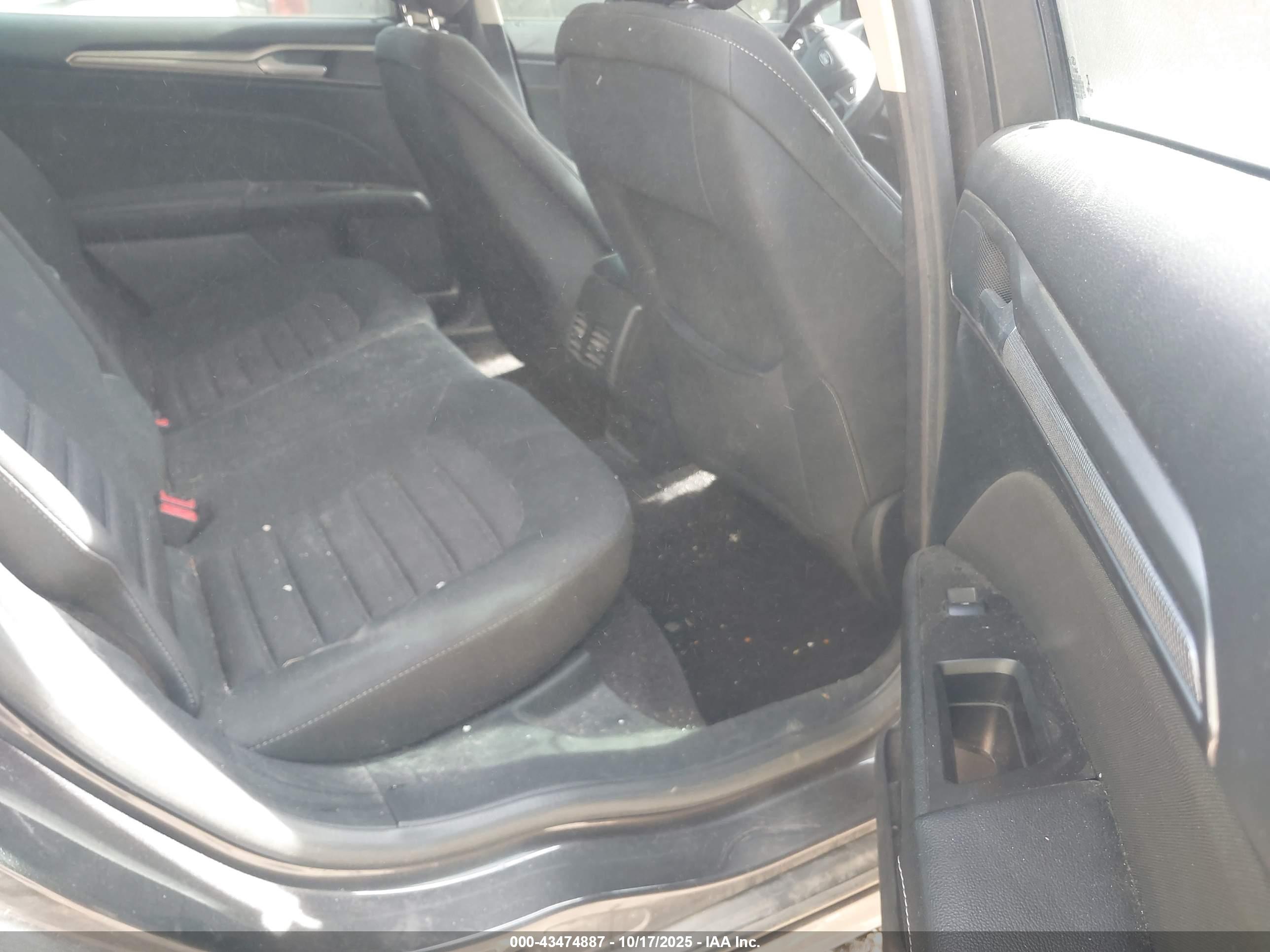 FORD FUSION image 8