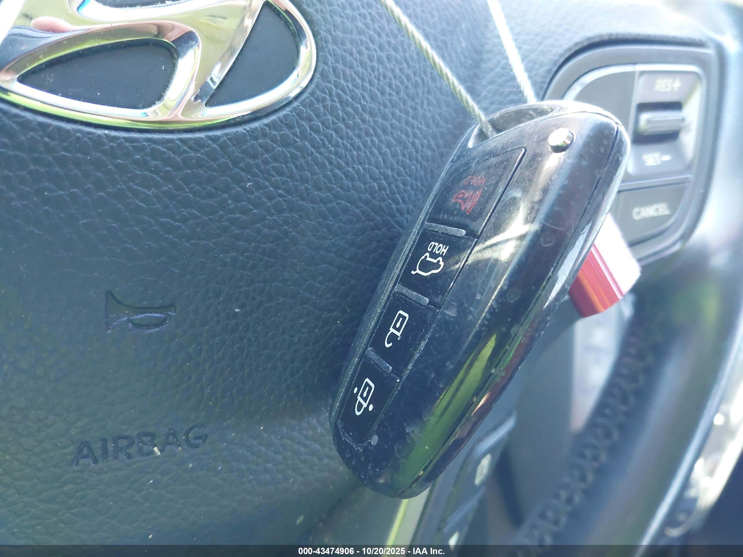 HYUNDAI SANTA image 11