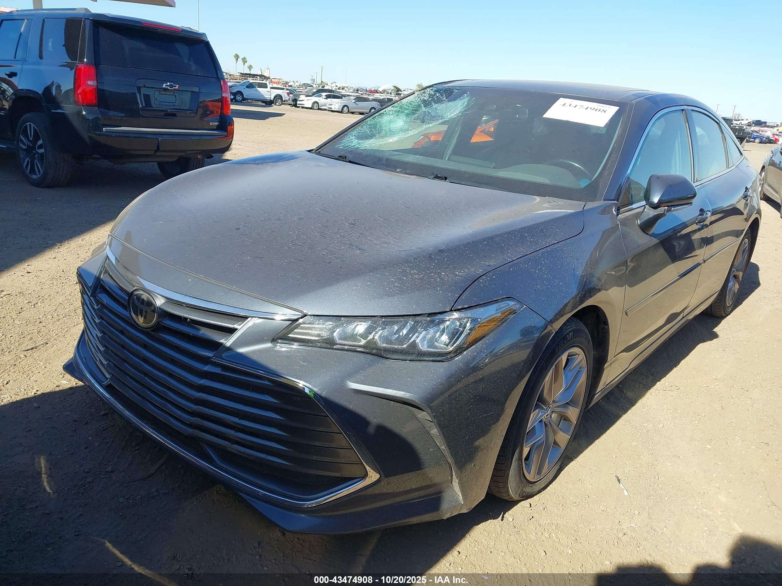TOYOTA AVALON image 2