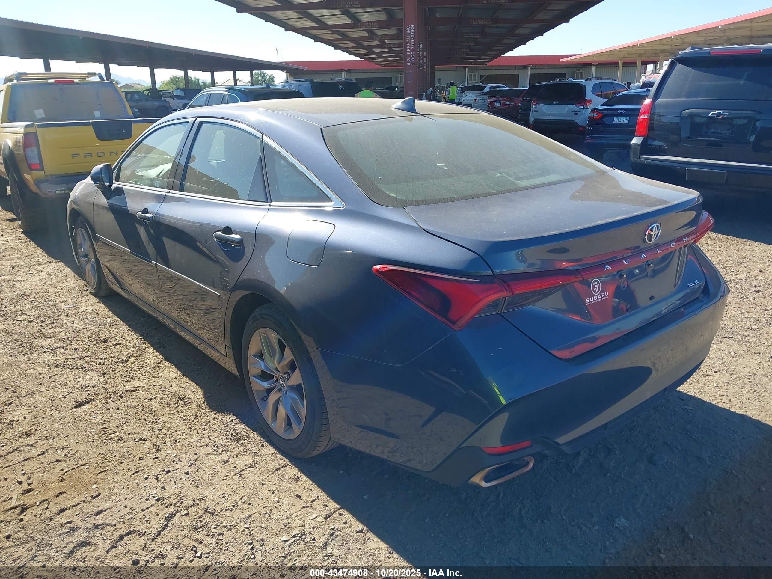 TOYOTA AVALON image 3