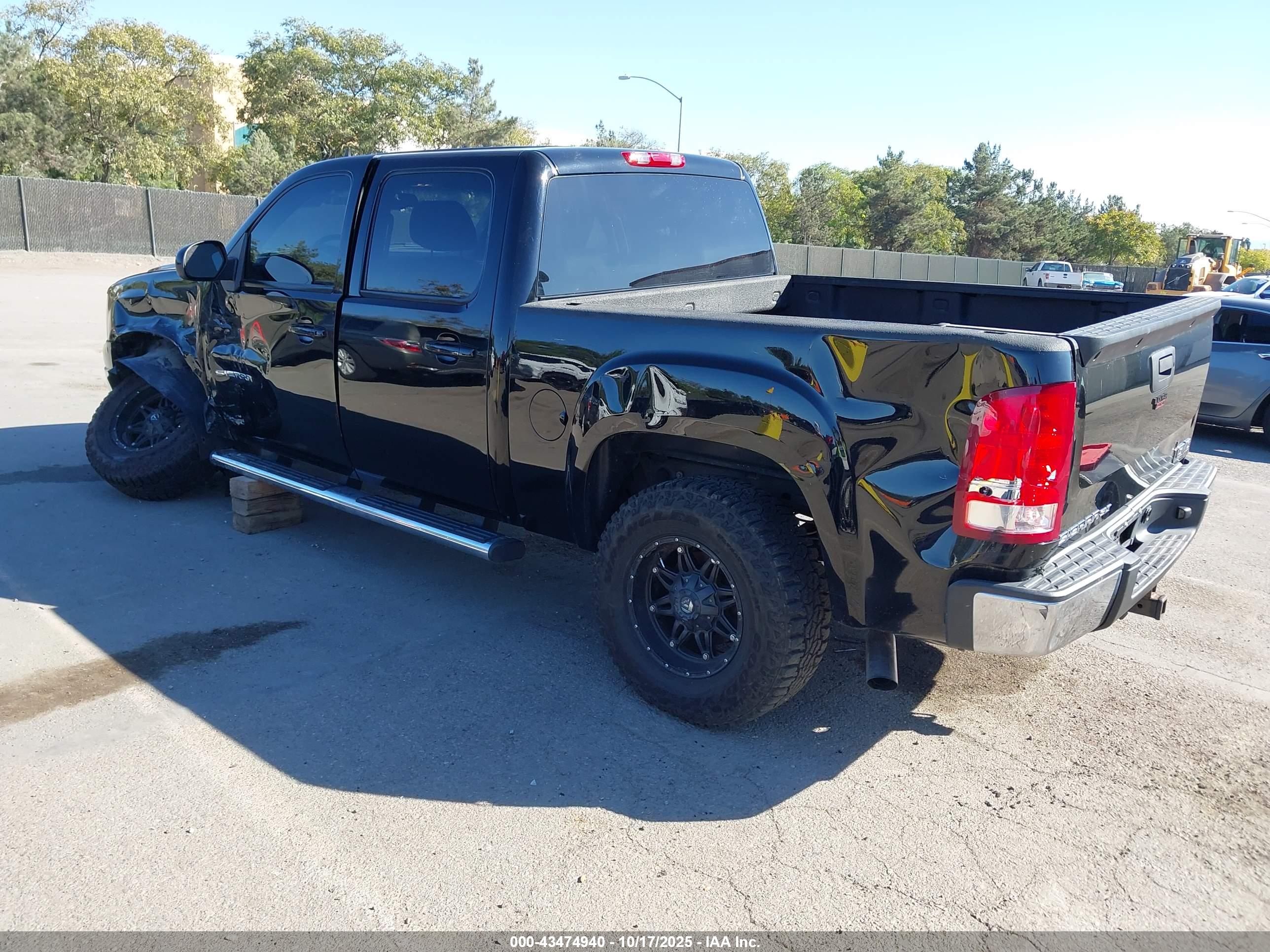 GMC SIERRA image 3
