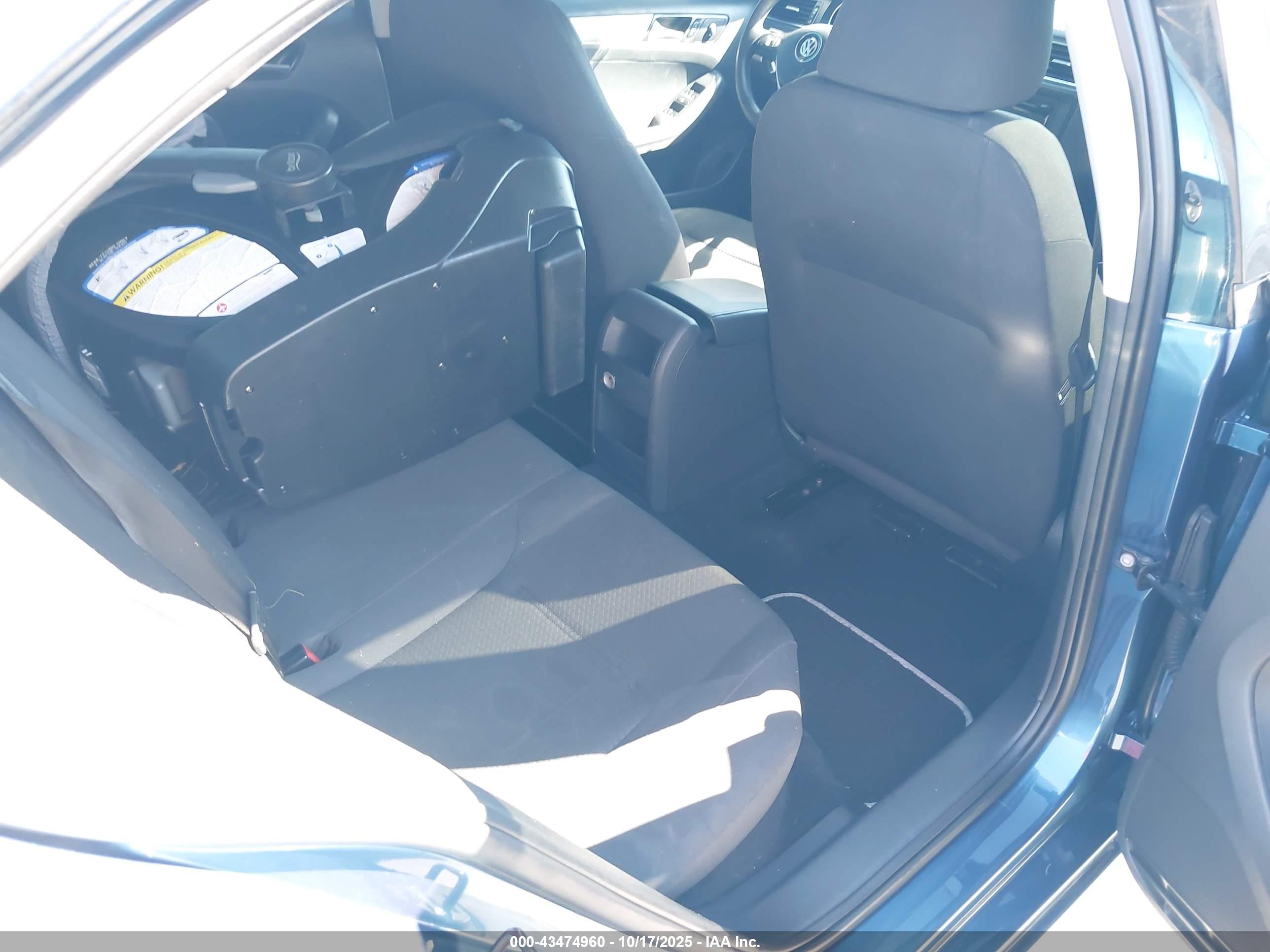 VOLKSWAGEN JETTA image 8