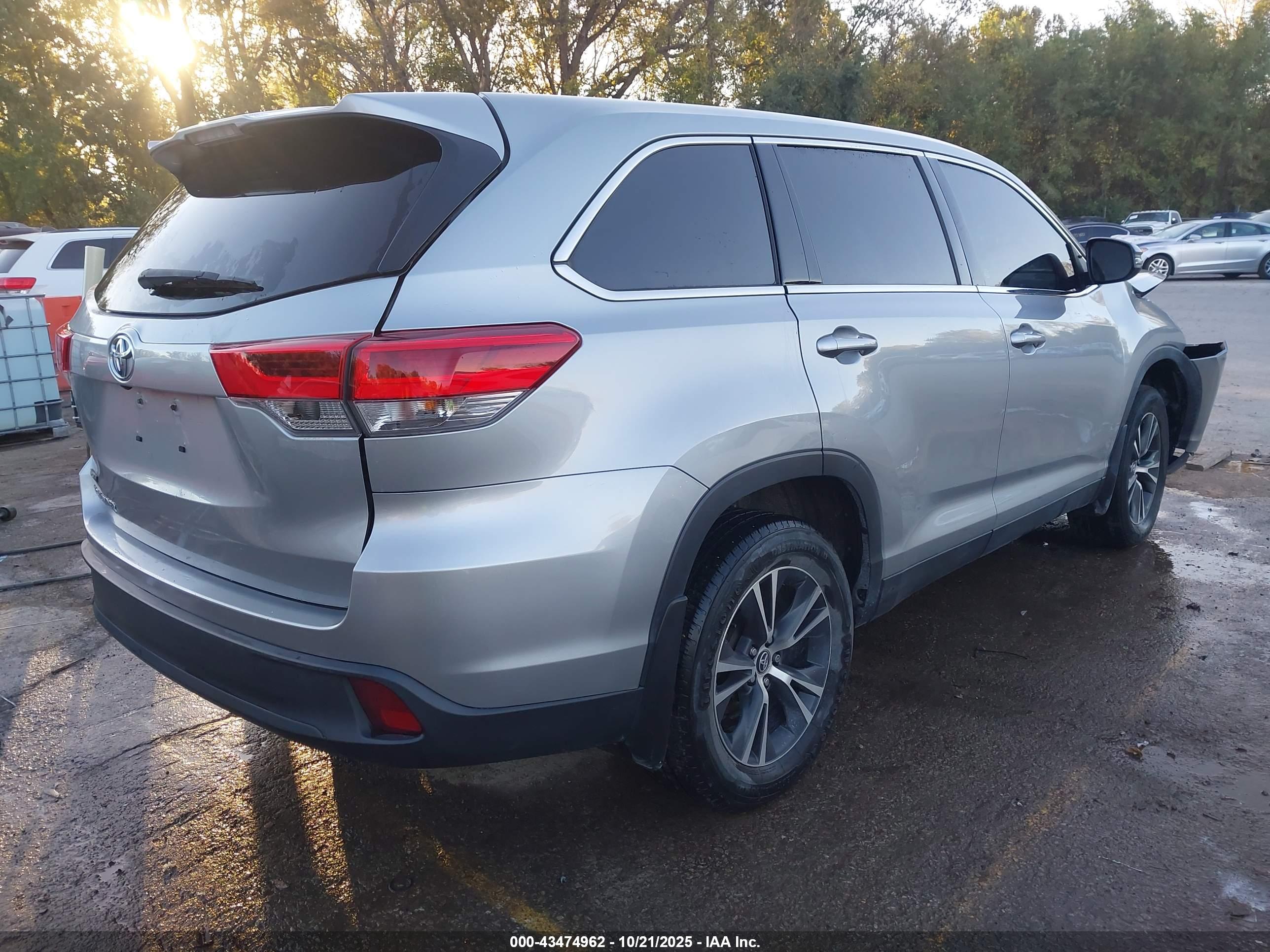 TOYOTA HIGHLANDER image 4