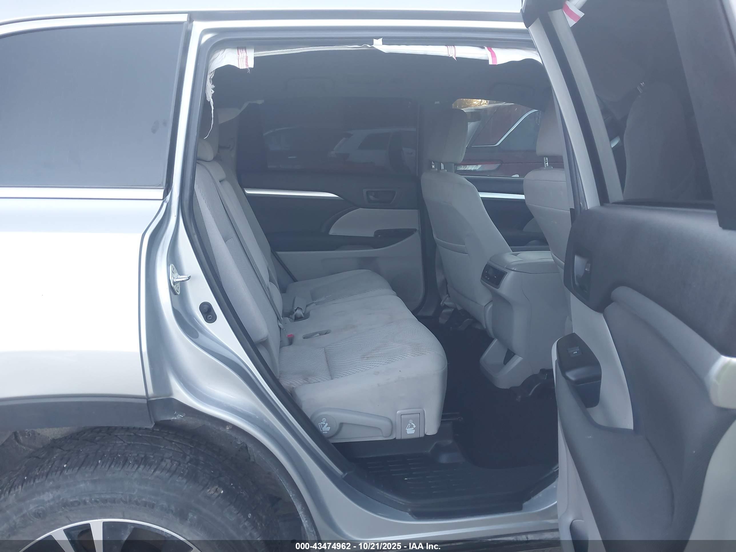 TOYOTA HIGHLANDER image 8