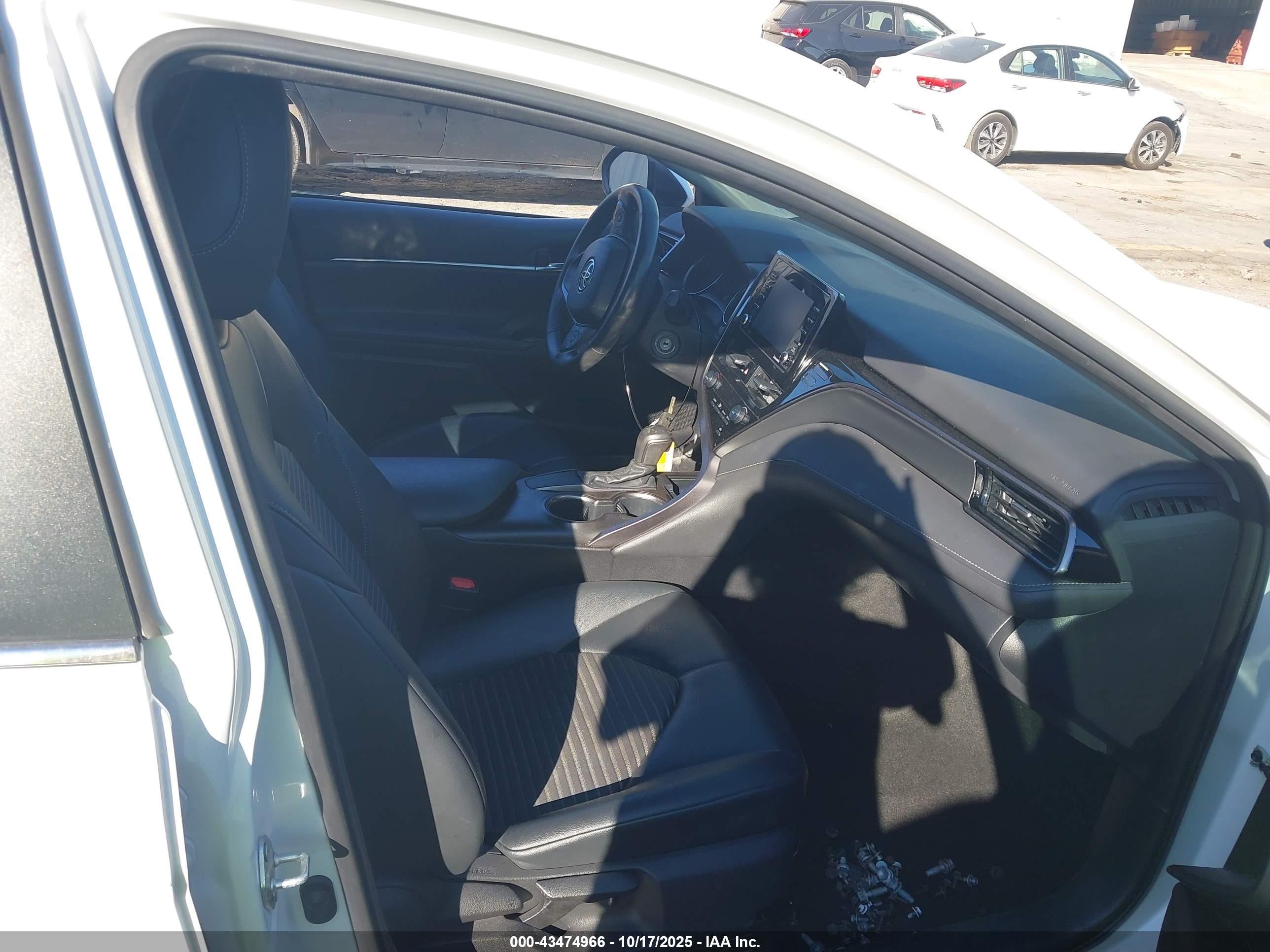 TOYOTA CAMRY image 5