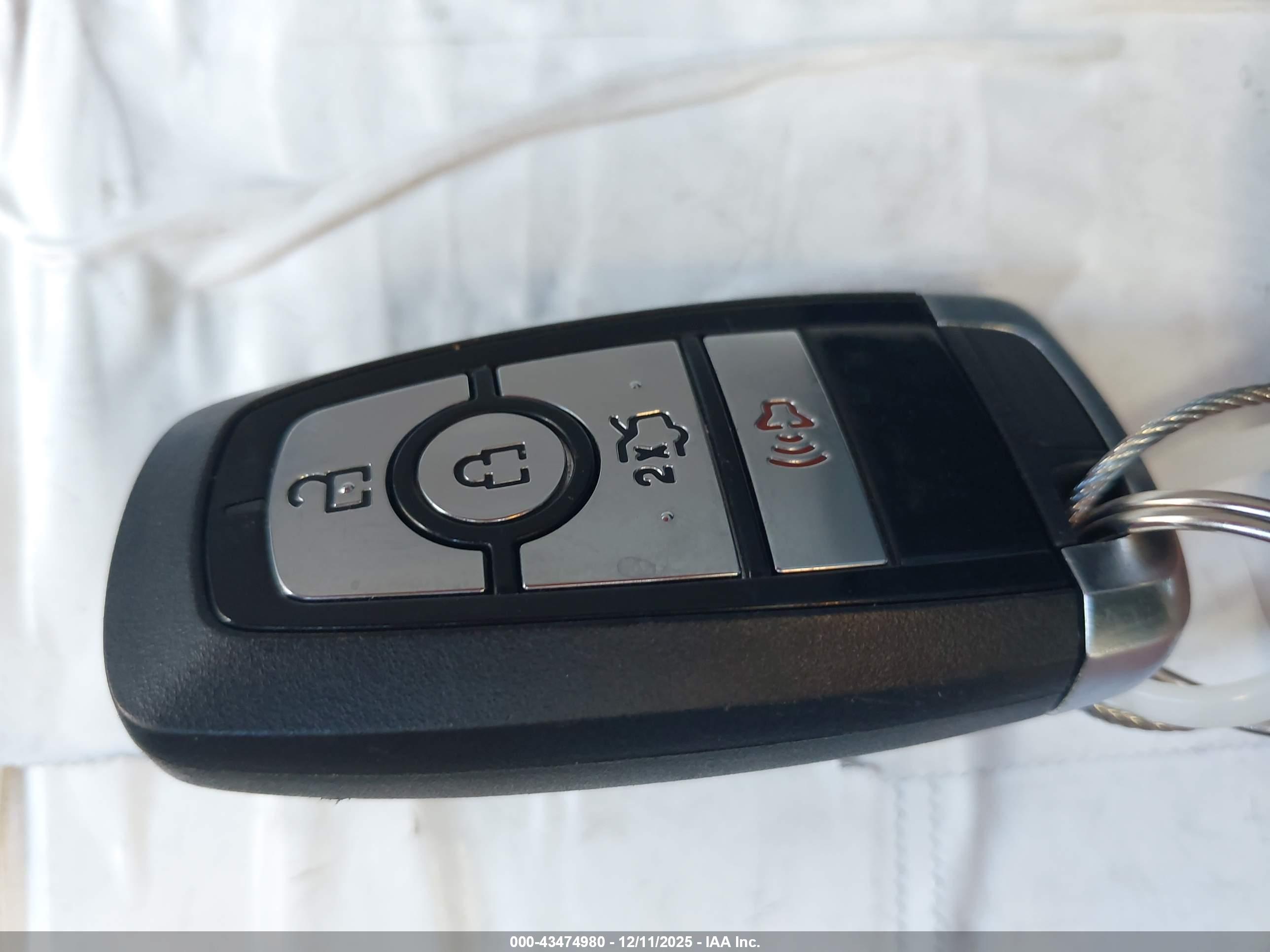 FORD FUSION image 11