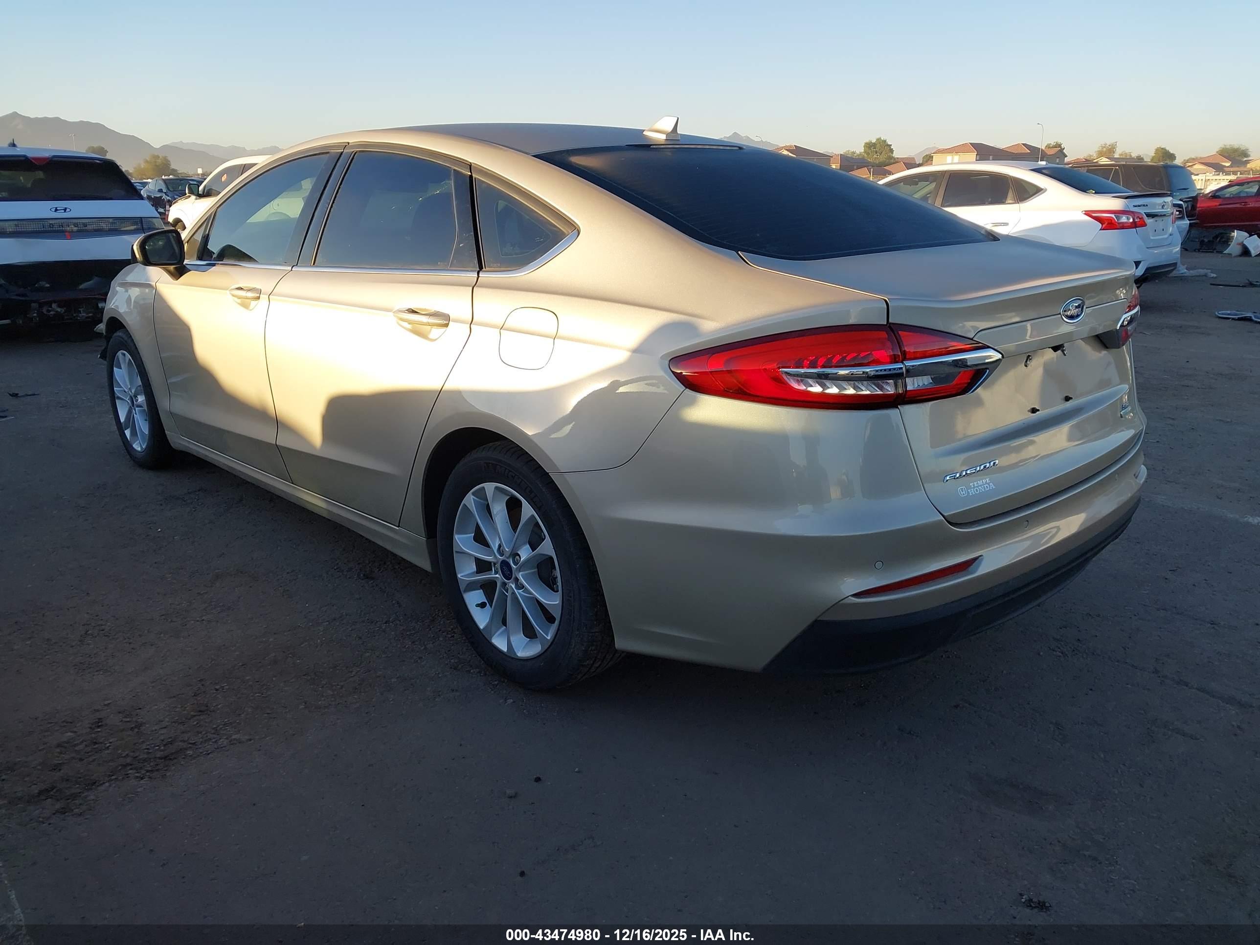 FORD FUSION image 3