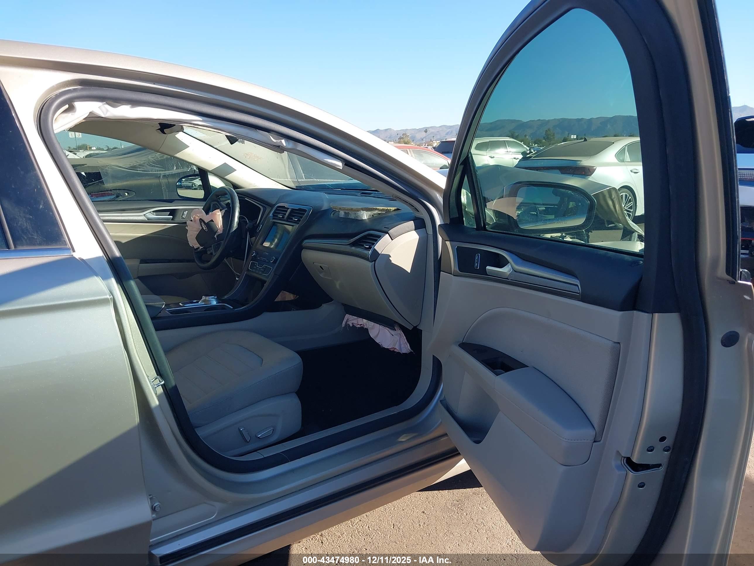 FORD FUSION image 5