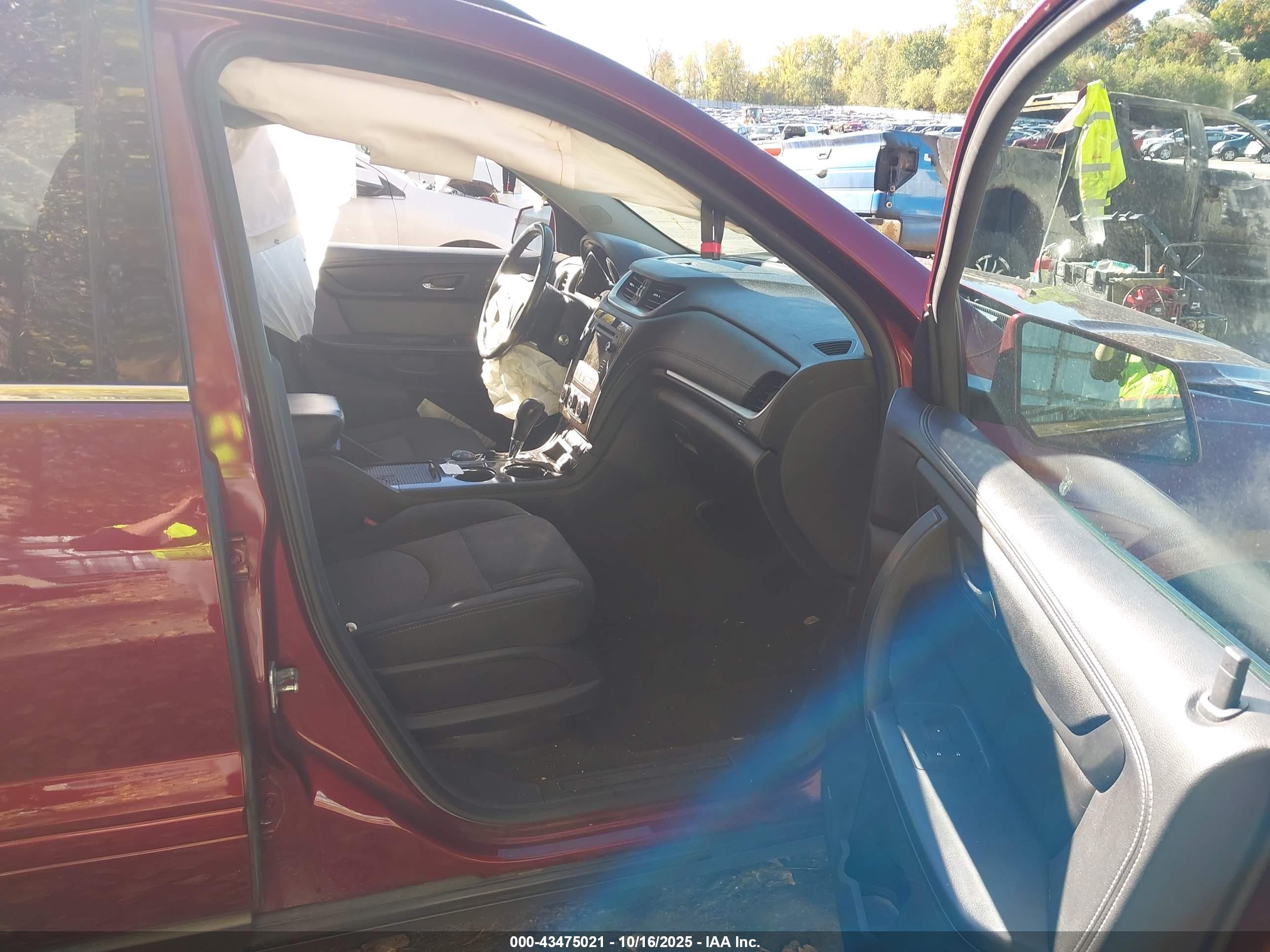 CHEVROLET TRAVERSE image 5