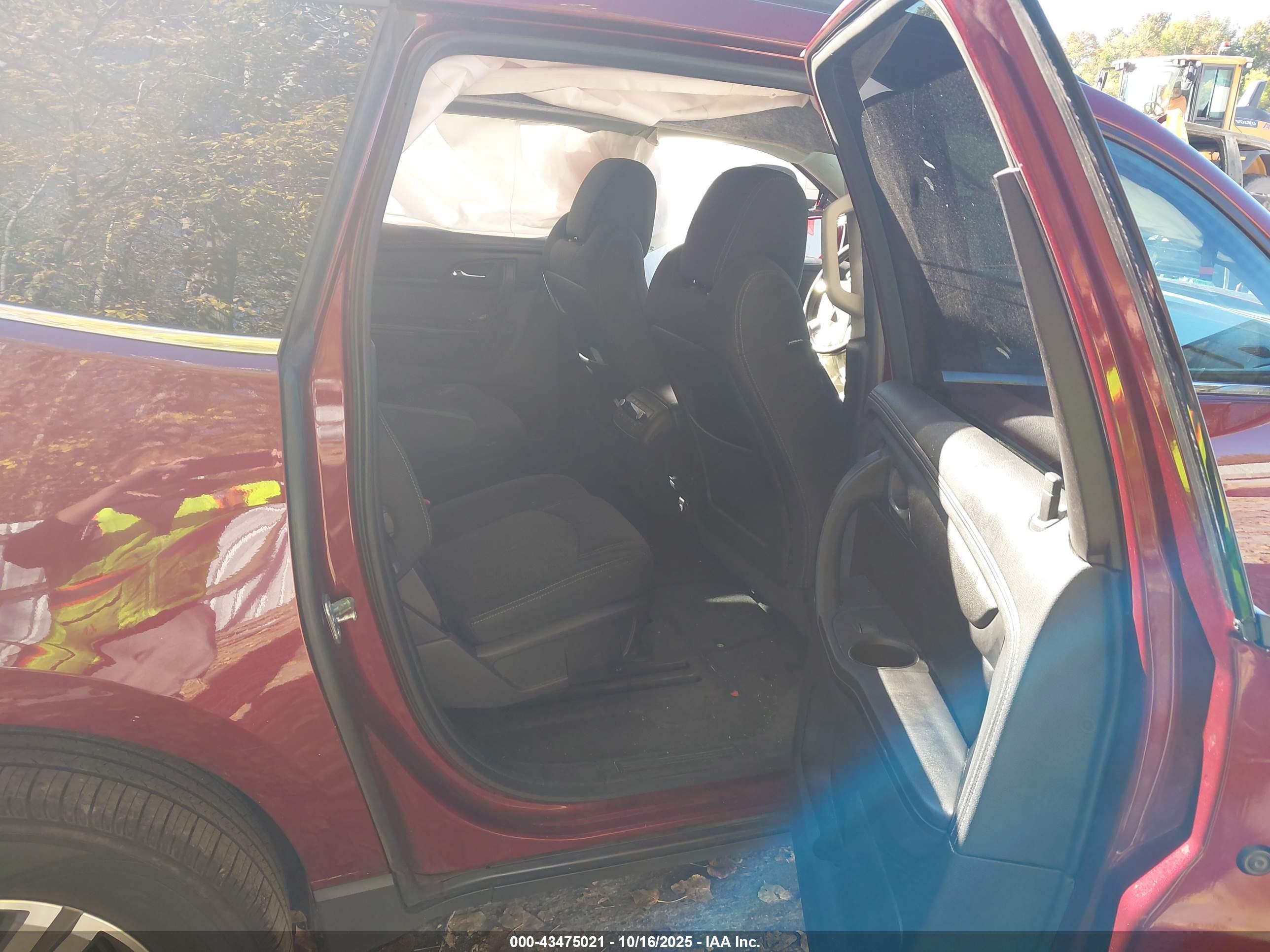 CHEVROLET TRAVERSE image 8