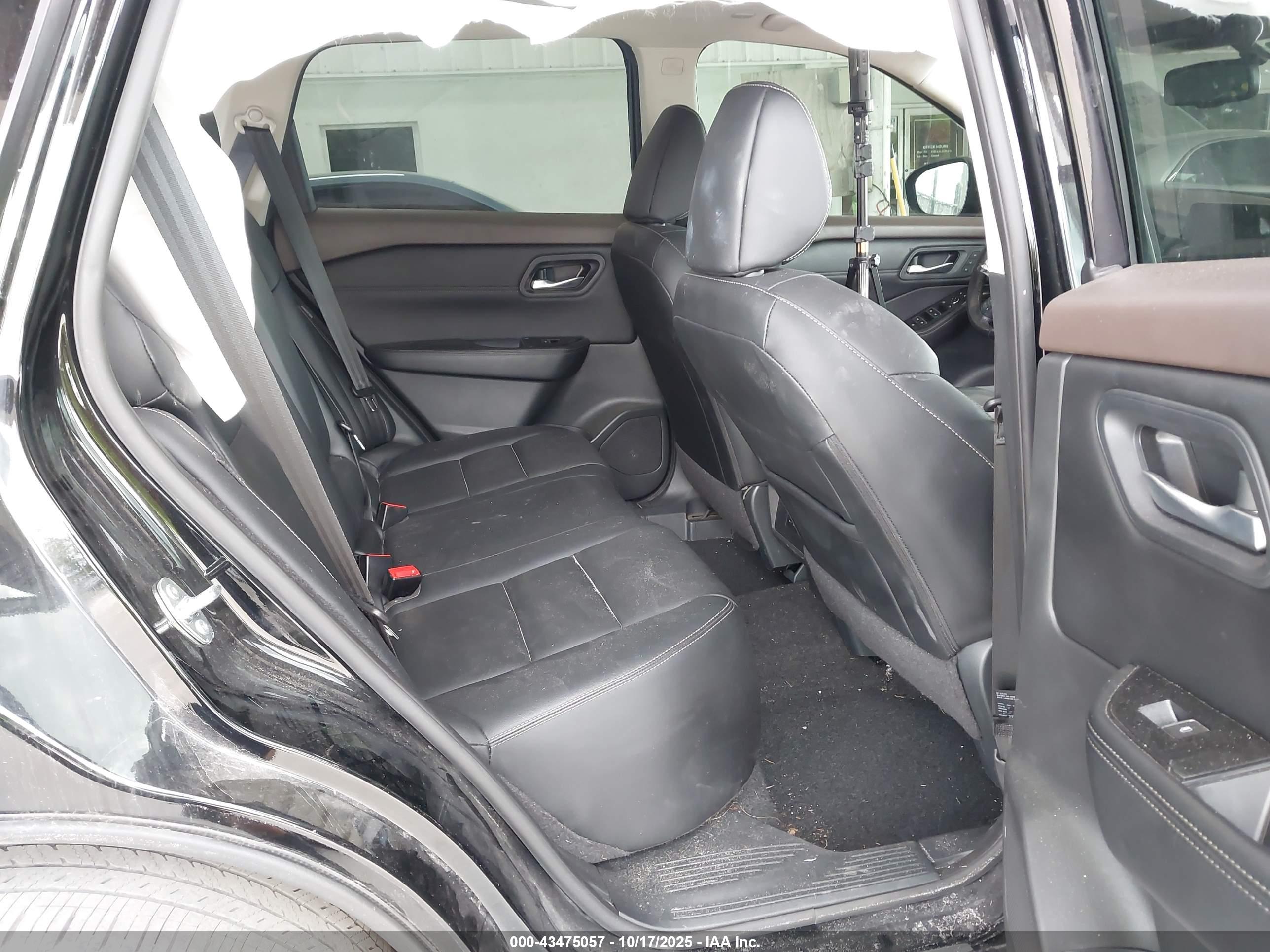 NISSAN ROGUE image 8