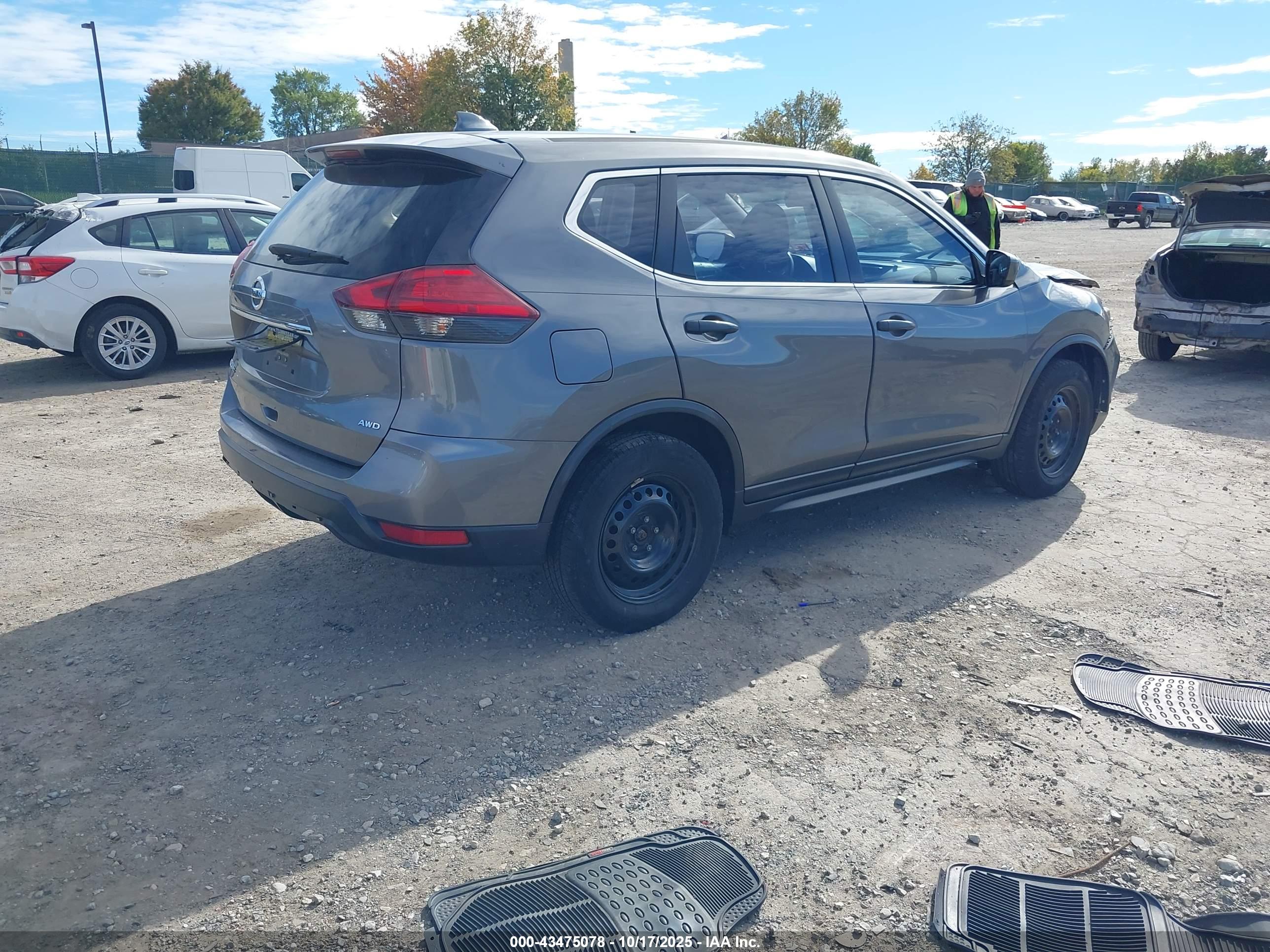 NISSAN ROGUE image 4
