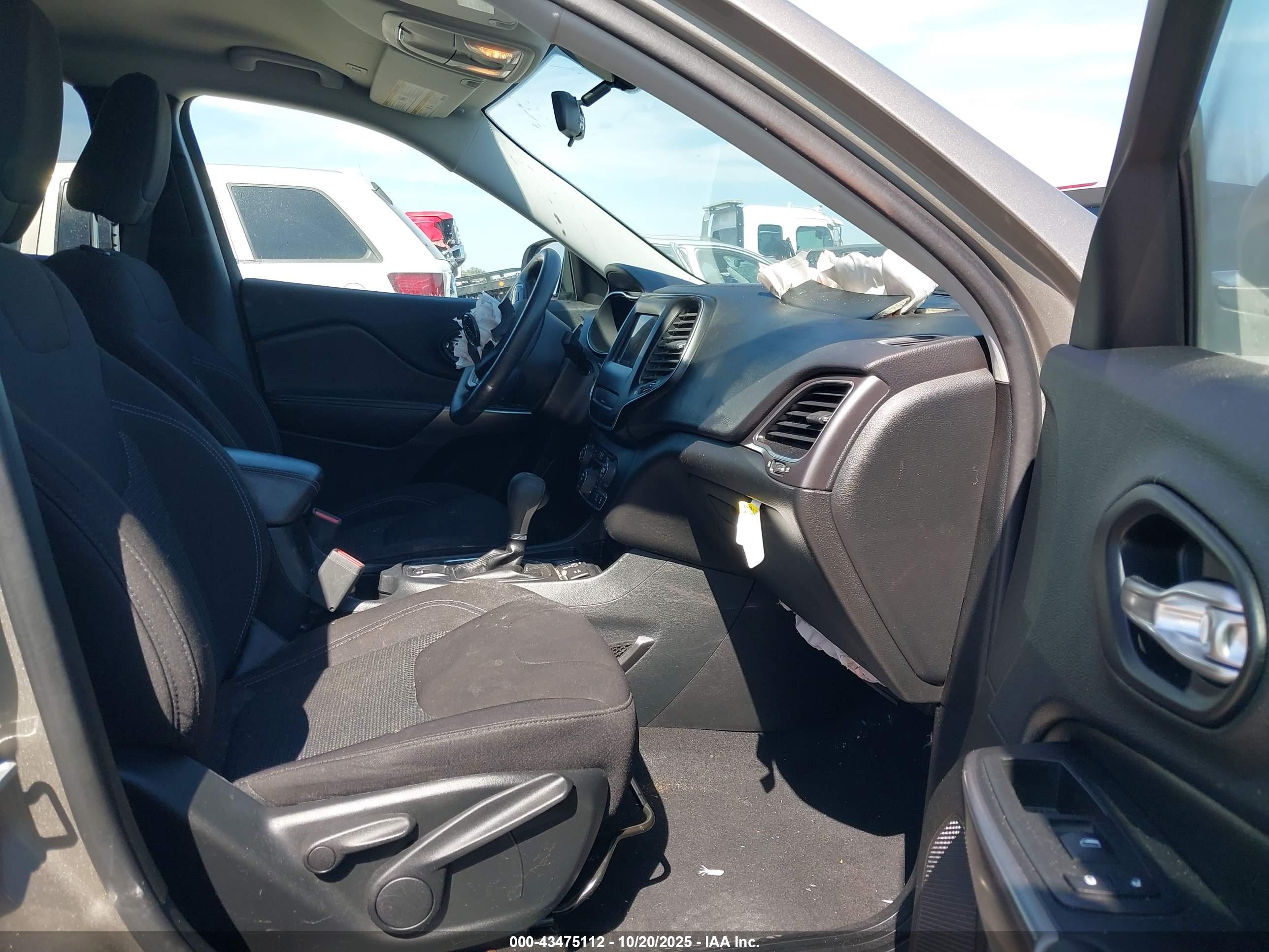 JEEP CHEROKEE image 5